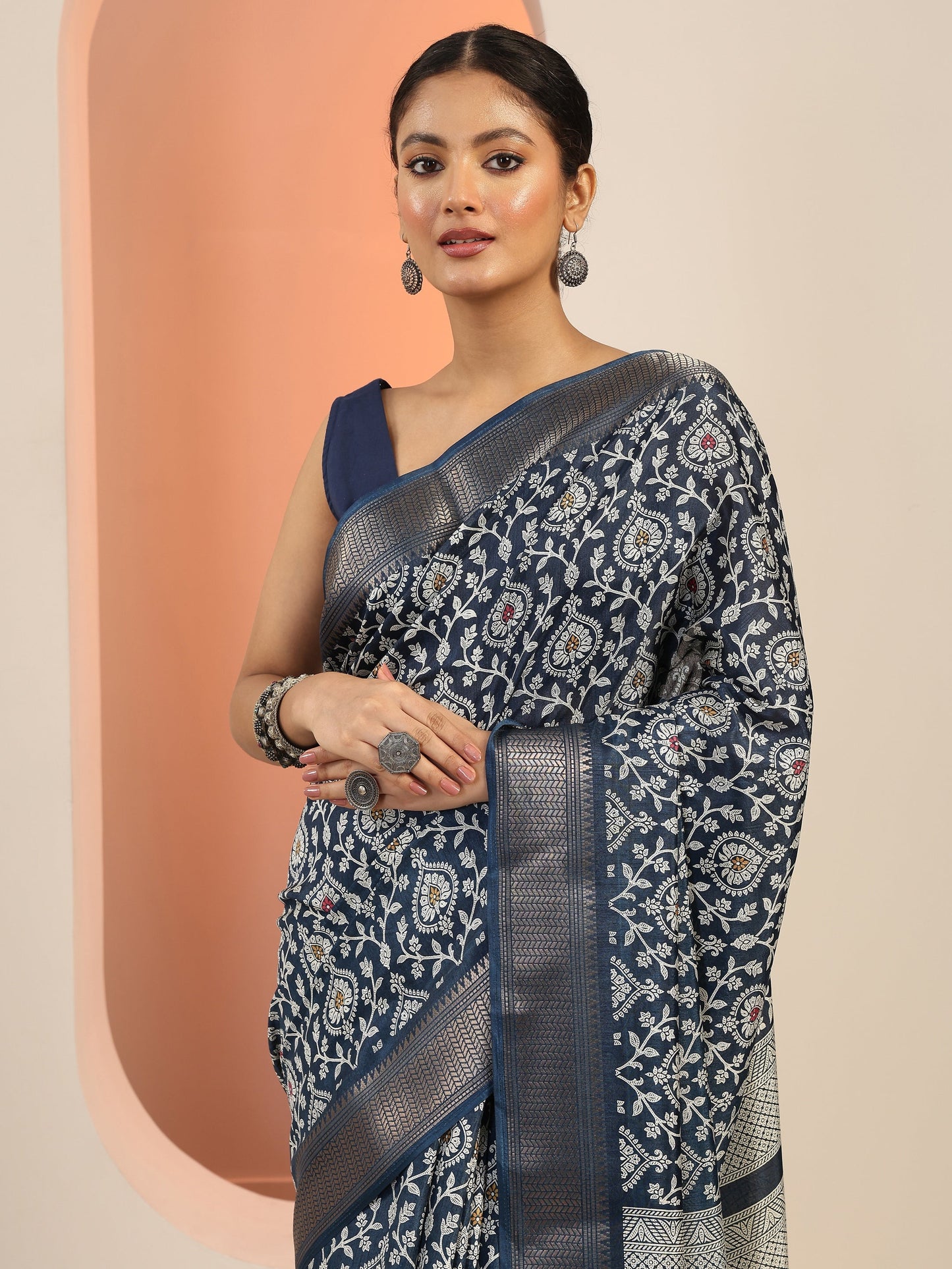 Navy Blue Printed Silk Blend Saree With Unstitched Blouse Piece