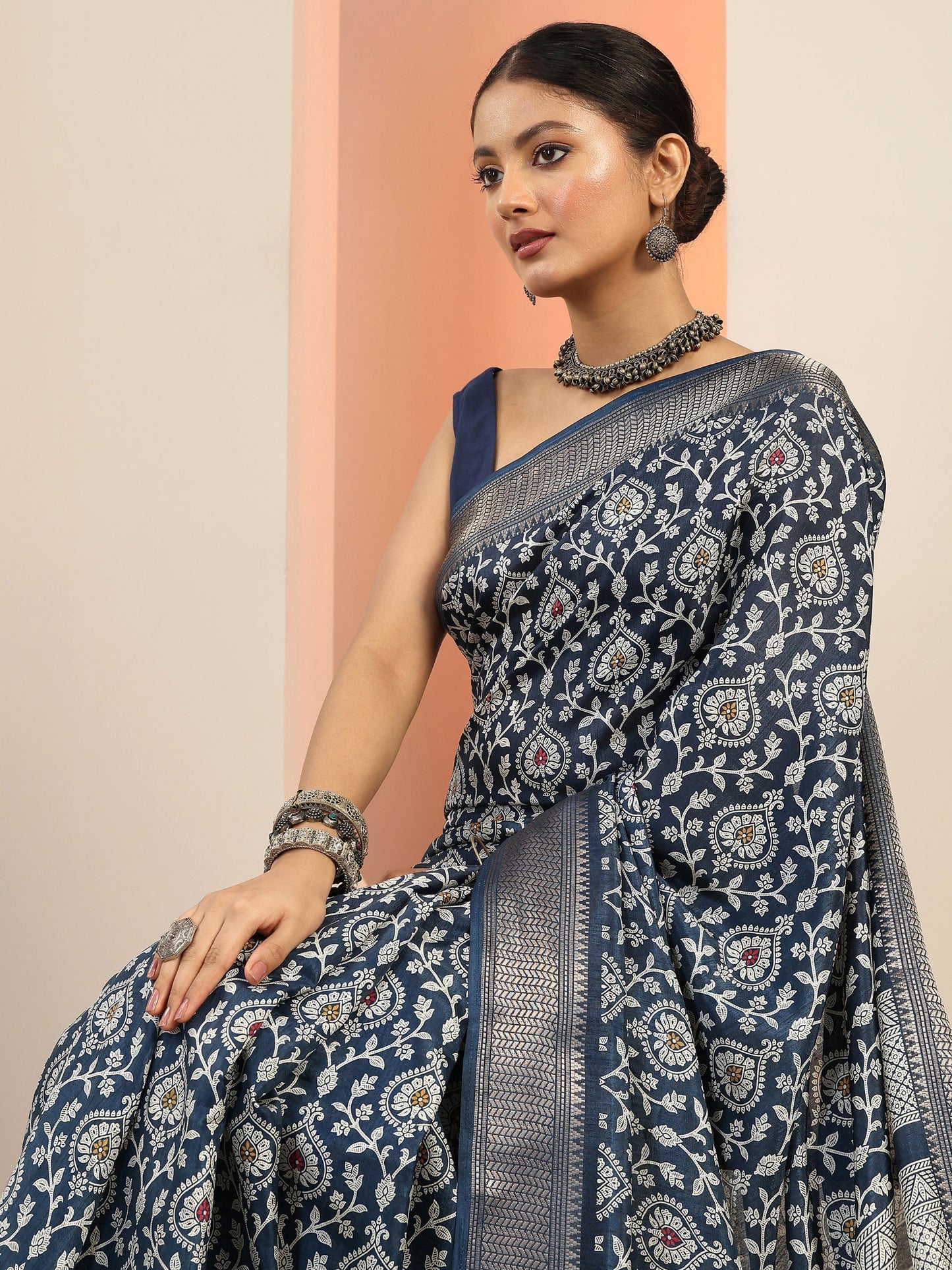 Navy Blue Printed Silk Blend Saree With Unstitched Blouse Piece