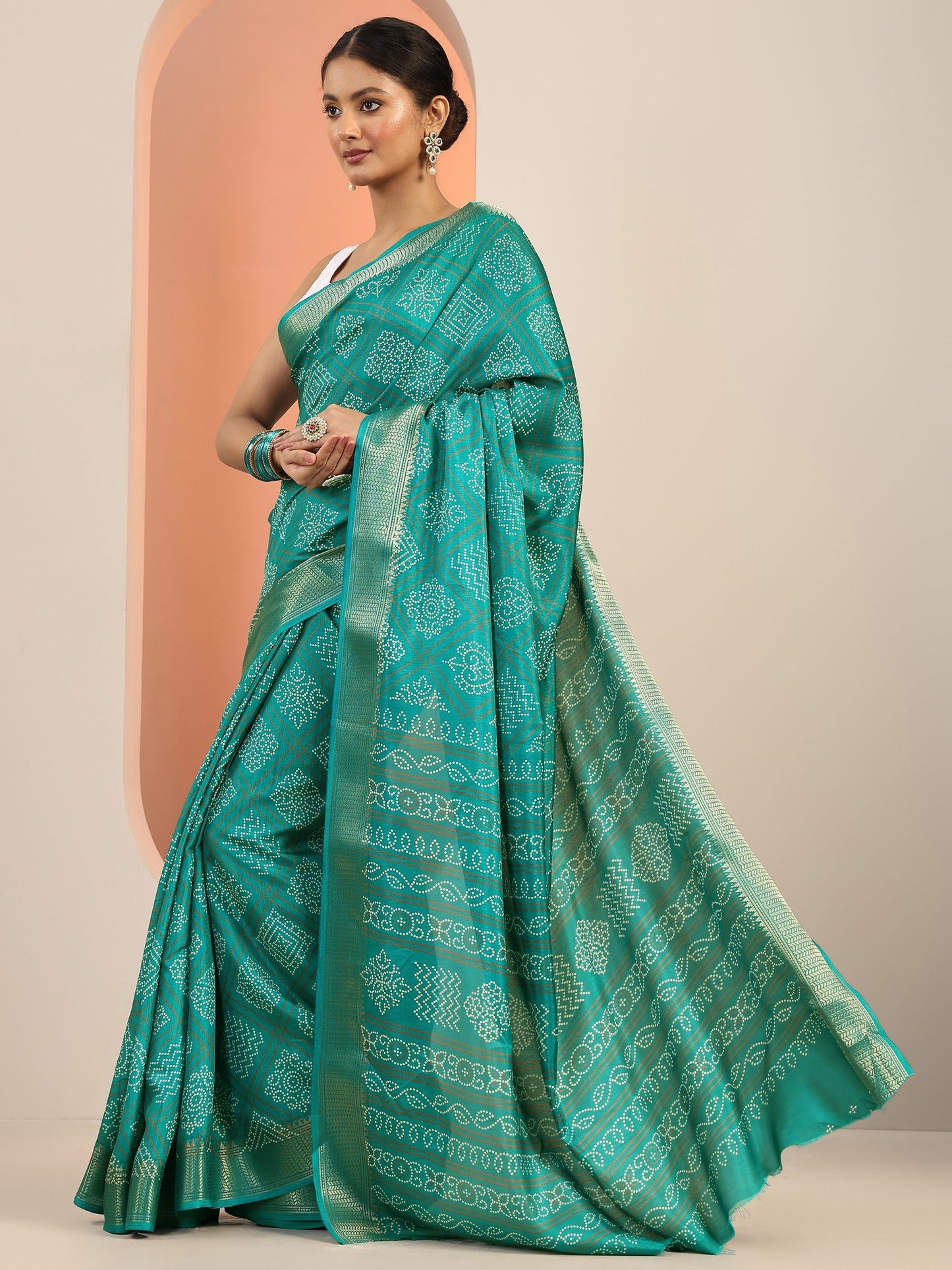Teal Printed Silk Blend Saree With Unstitched Blouse Piece