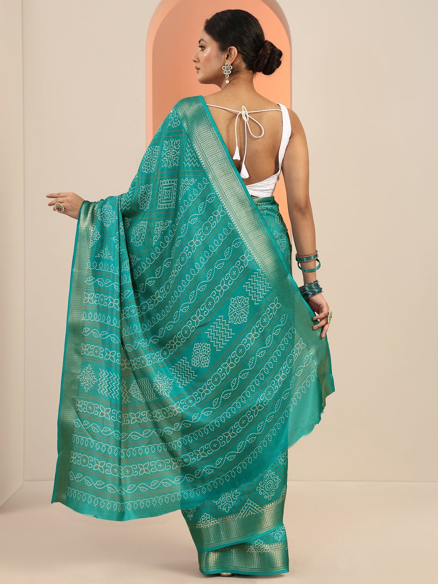 Teal Printed Silk Blend Saree With Unstitched Blouse Piece