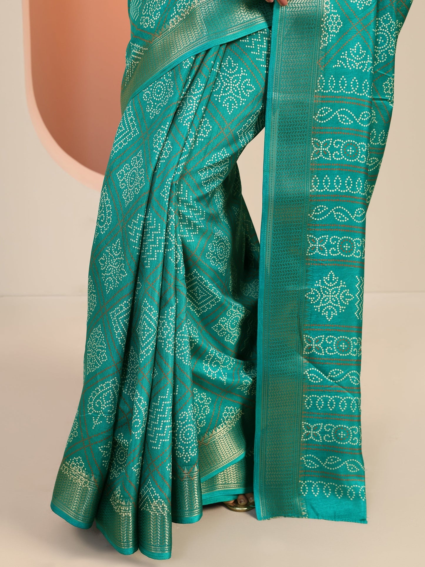 Teal Printed Silk Blend Saree With Unstitched Blouse Piece