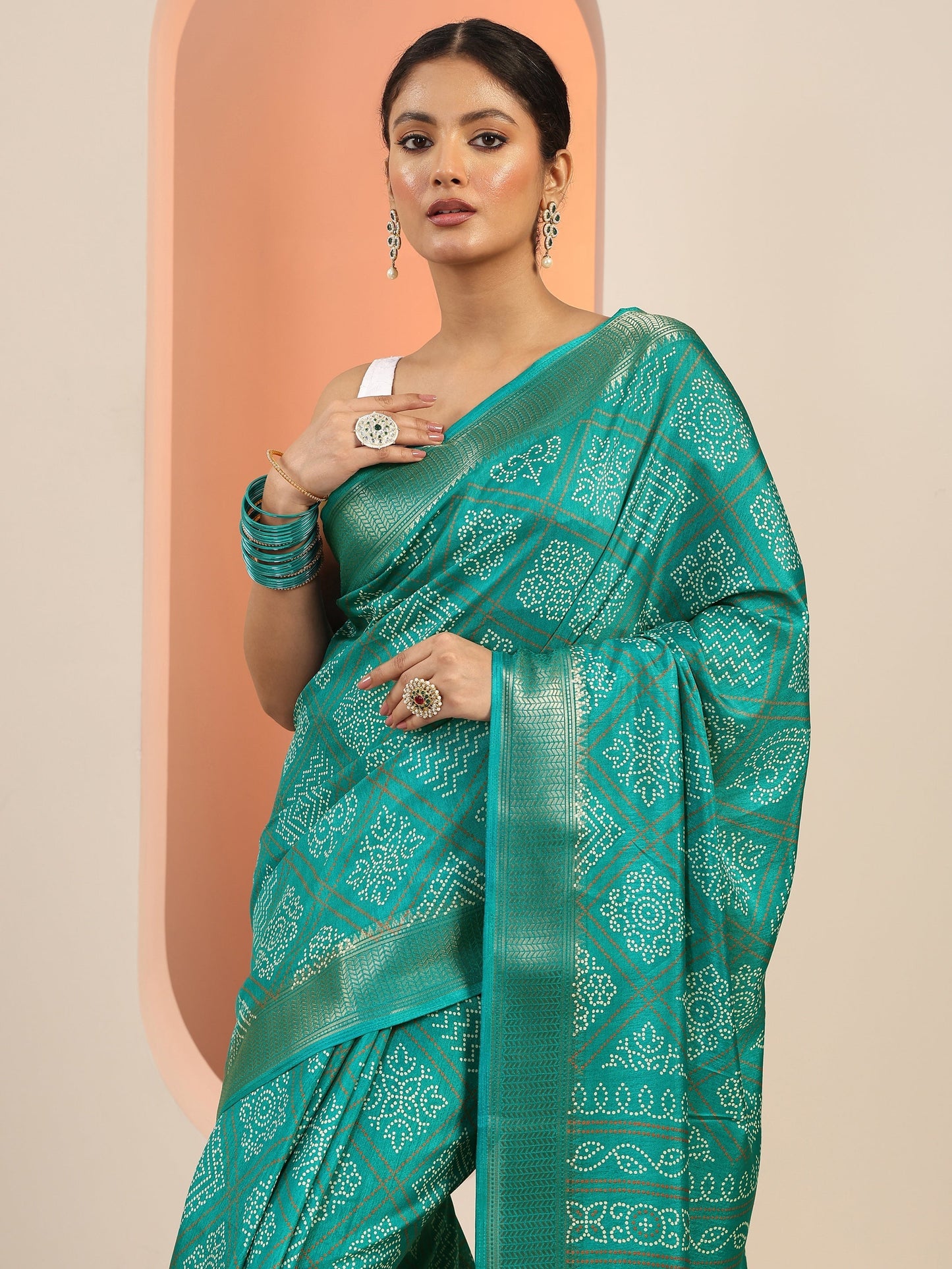 Teal Printed Silk Blend Saree With Unstitched Blouse Piece