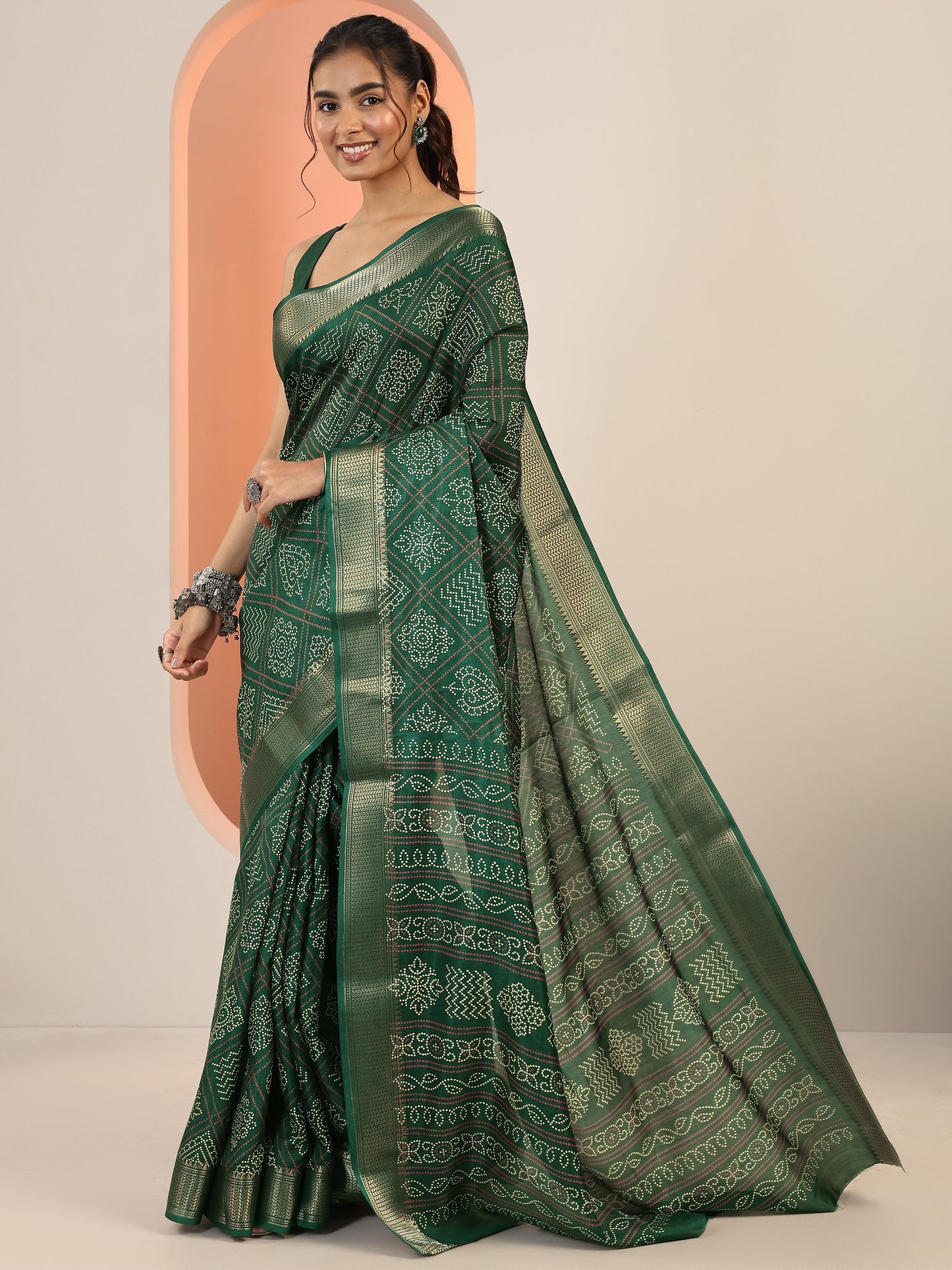 Green Printed Silk Blend Saree With Unstitched Blouse Piece