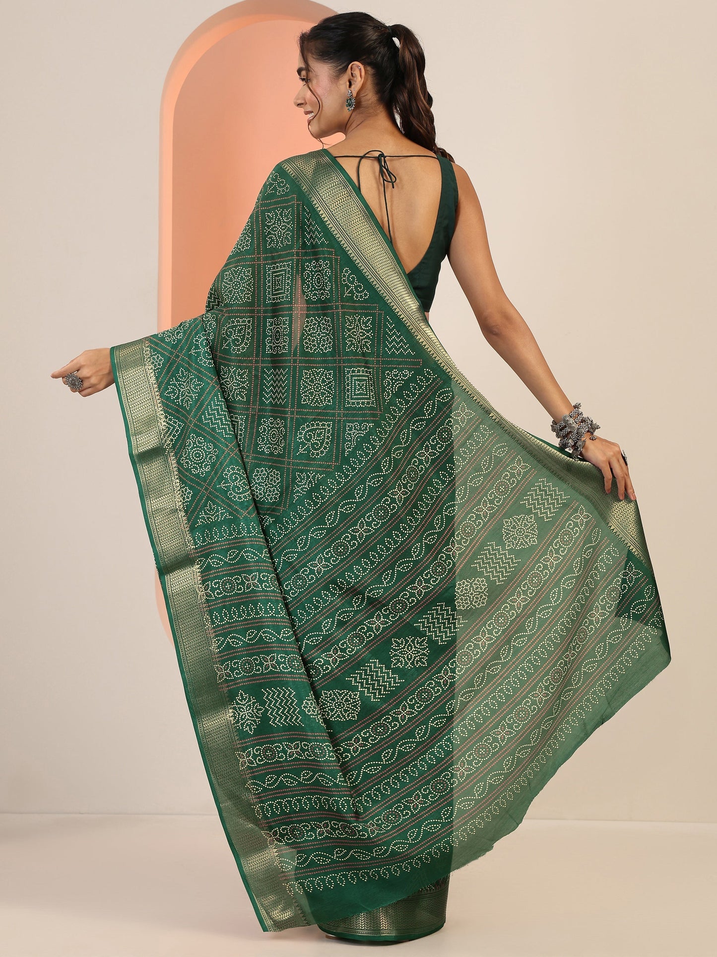 Green Printed Silk Blend Saree With Unstitched Blouse Piece