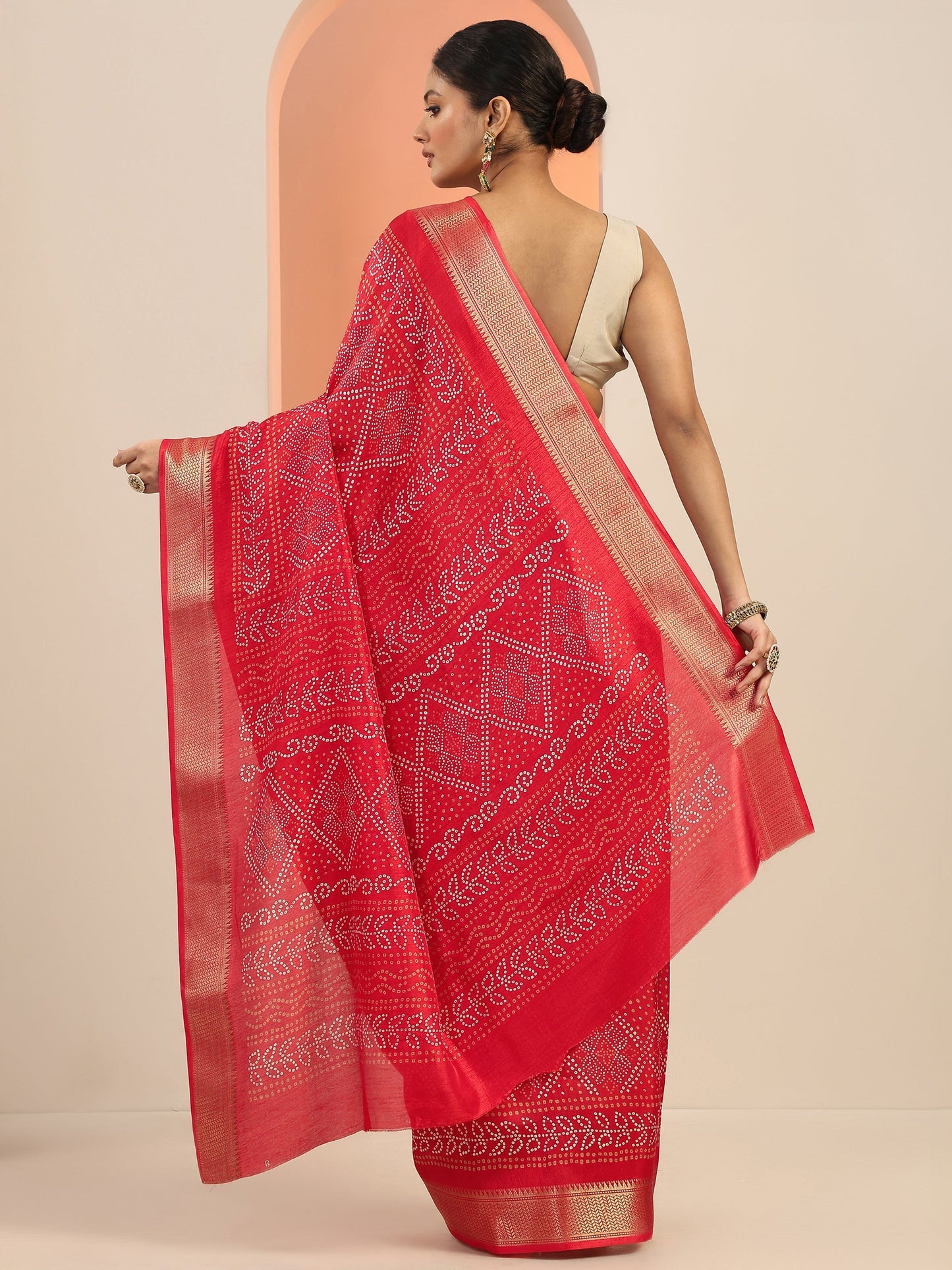Red Printed Silk Blend Saree With Unstitched Blouse Piece