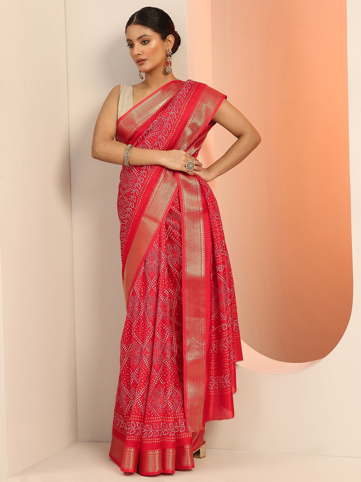 Red Printed Silk Blend Saree With Unstitched Blouse Piece