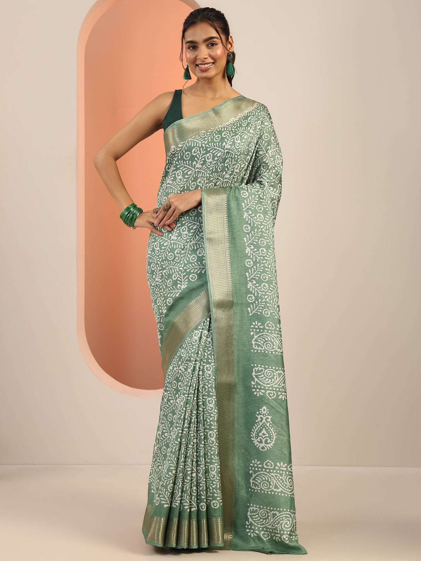 Green Printed Silk Blend Saree With Unstitched Blouse Piece