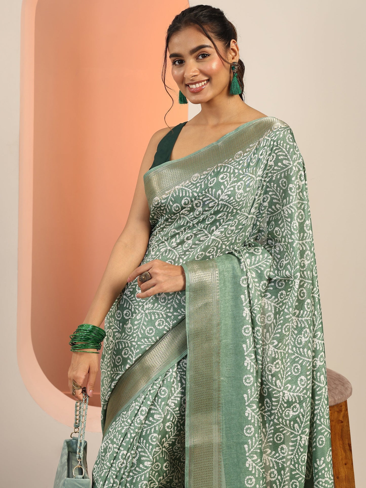 Green Printed Silk Blend Saree With Unstitched Blouse Piece