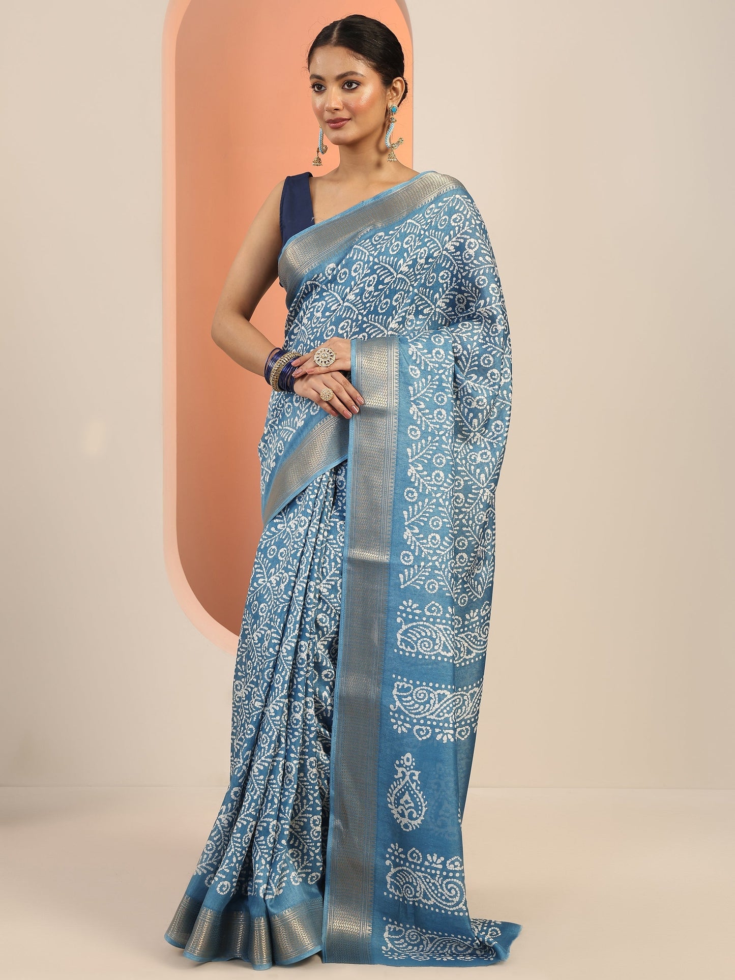 Blue Printed Silk Blend Saree With Unstitched Blouse Piece