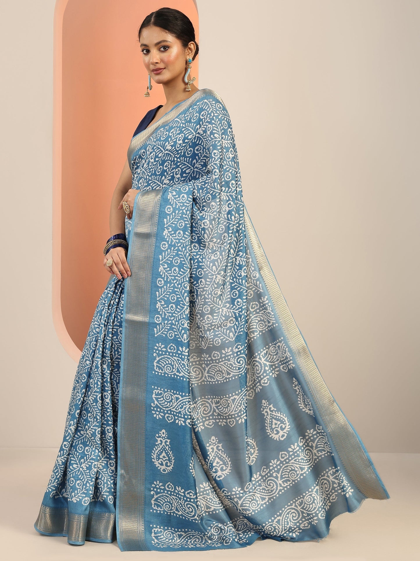 Blue Printed Silk Blend Saree With Unstitched Blouse Piece