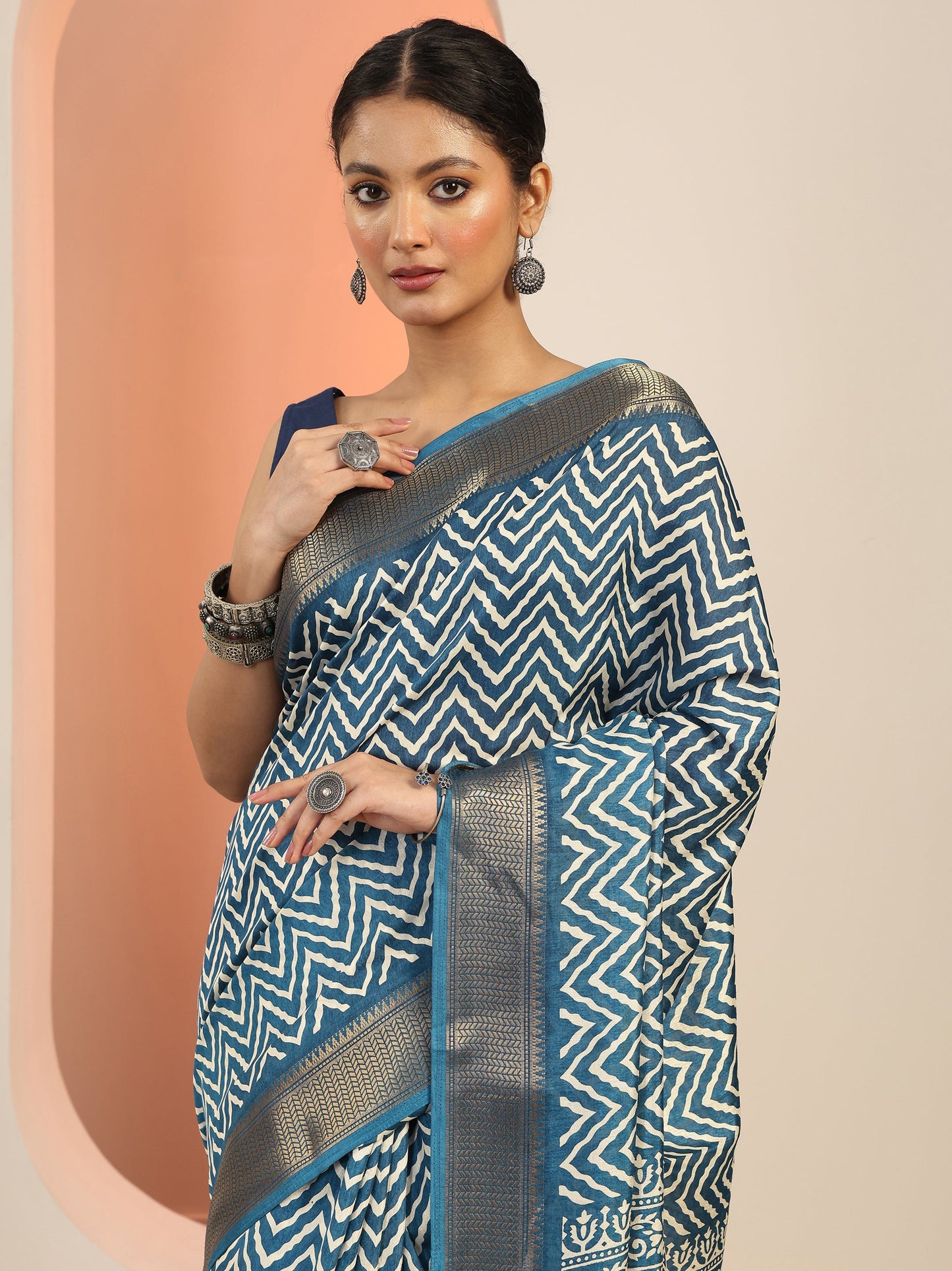 Blue Printed Silk Blend Saree With Unstitched Blouse Piece