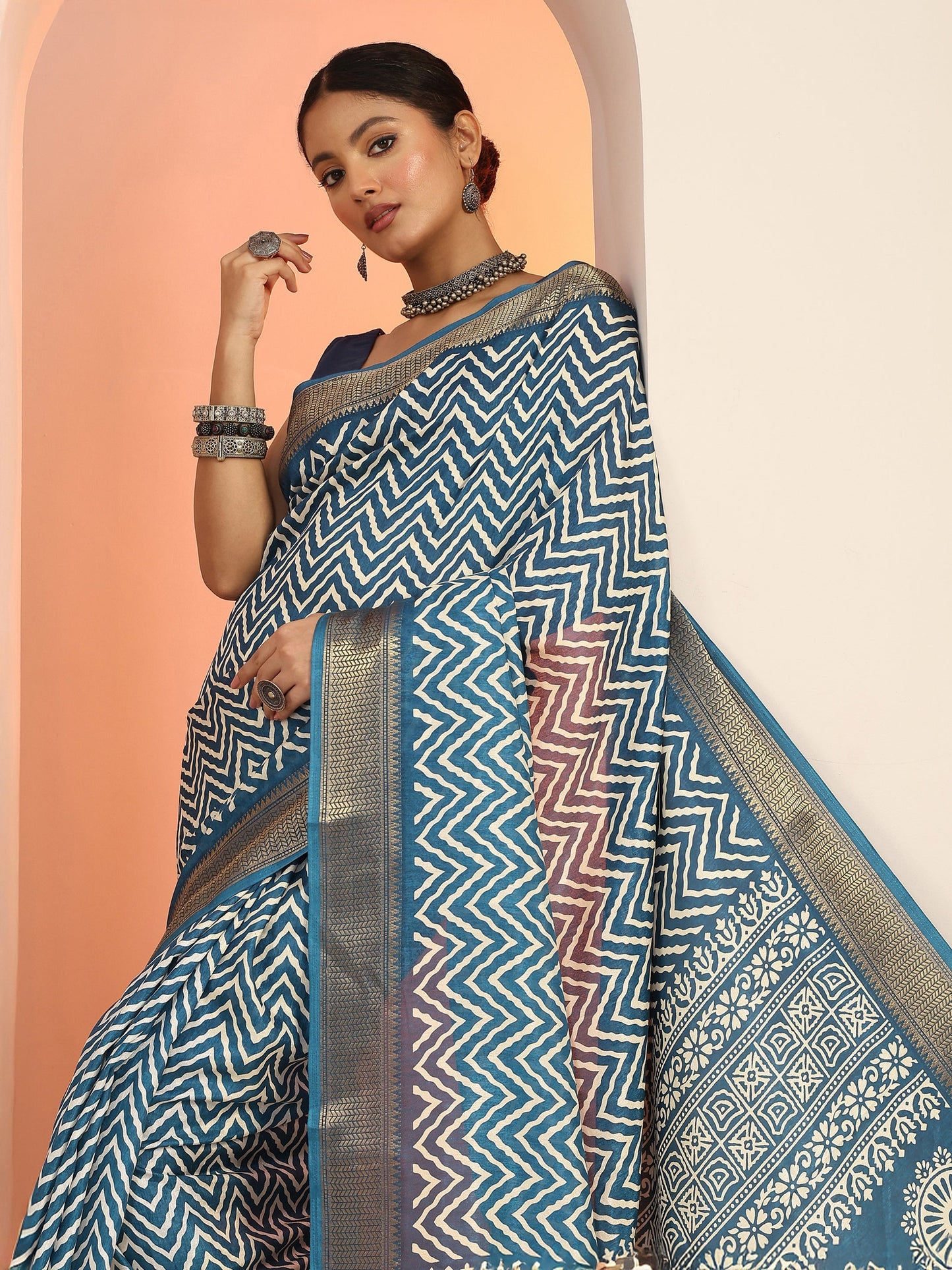 Blue Printed Silk Blend Saree With Unstitched Blouse Piece