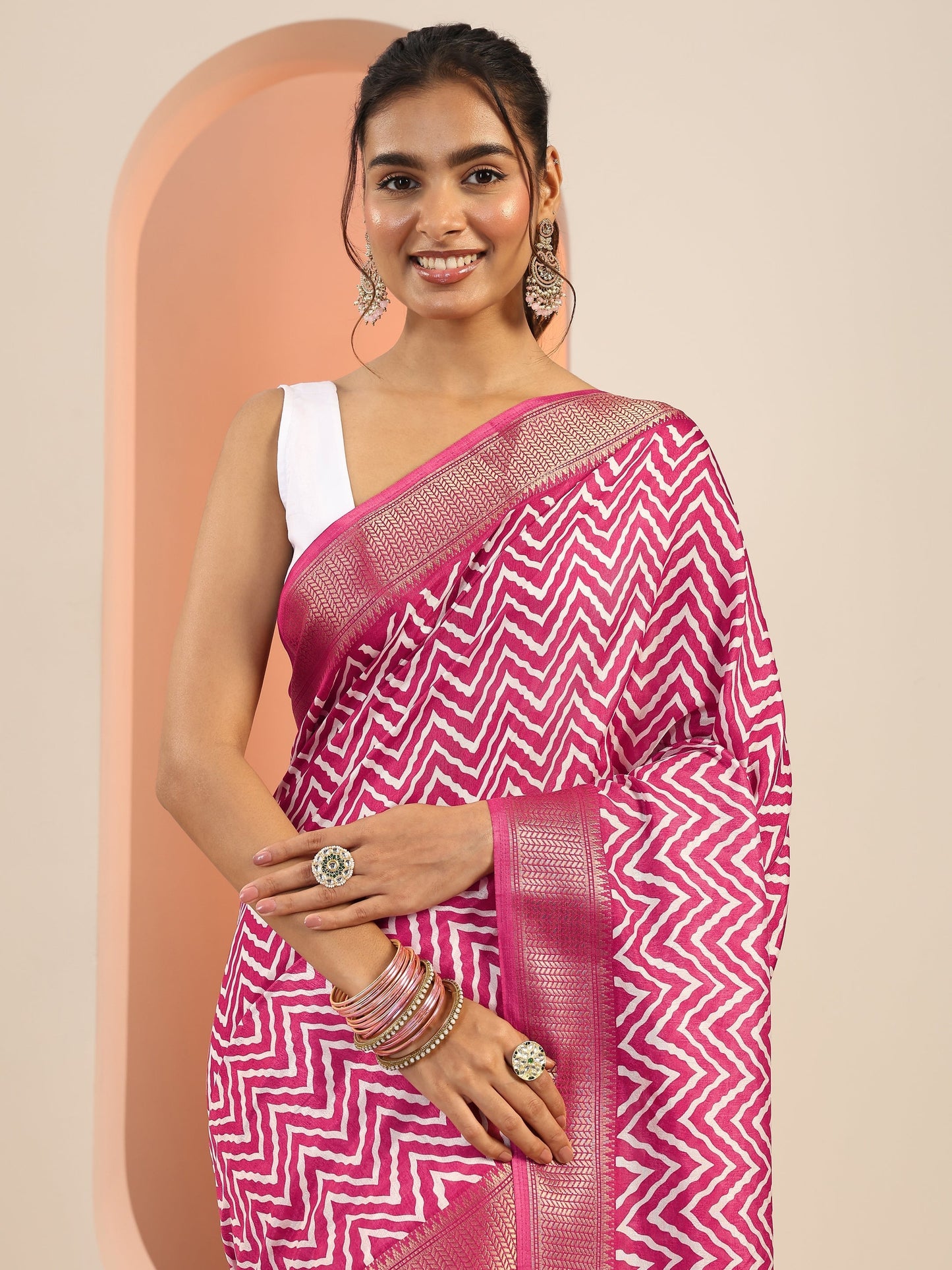 Magenta Printed Silk Blend Saree With Unstitched Blouse Piece