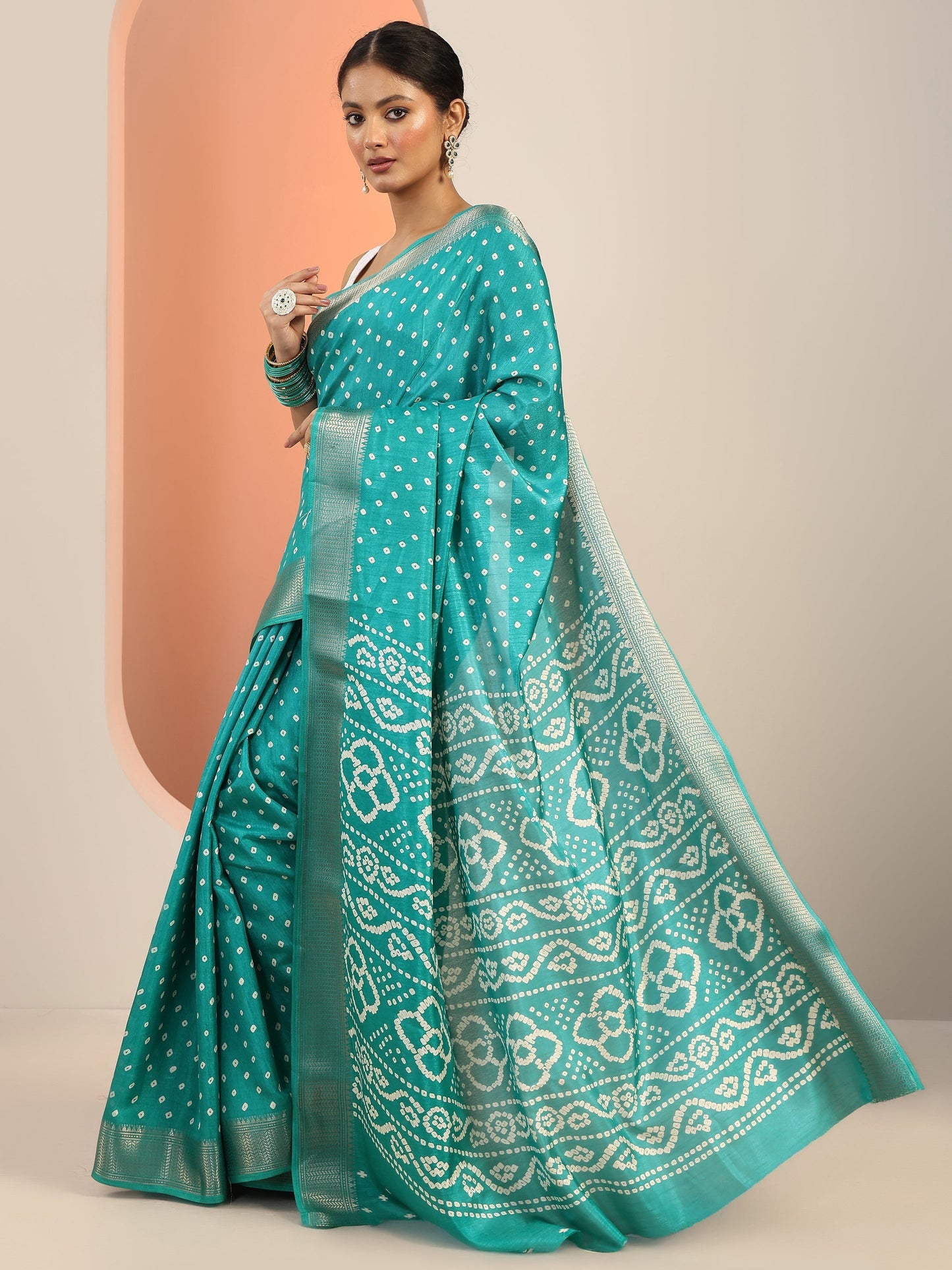 Turquoise Blue Printed Silk Blend Saree With Unstitched Blouse Piece