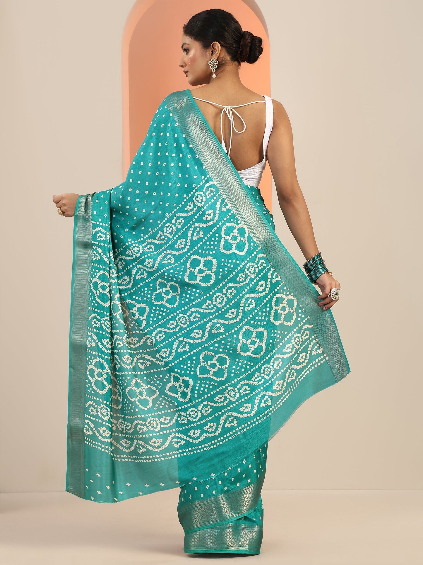 Turquoise Blue Printed Silk Blend Saree With Unstitched Blouse Piece