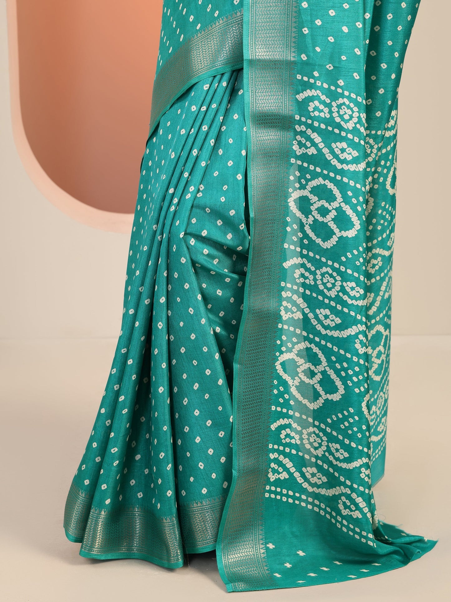 Turquoise Blue Printed Silk Blend Saree With Unstitched Blouse Piece