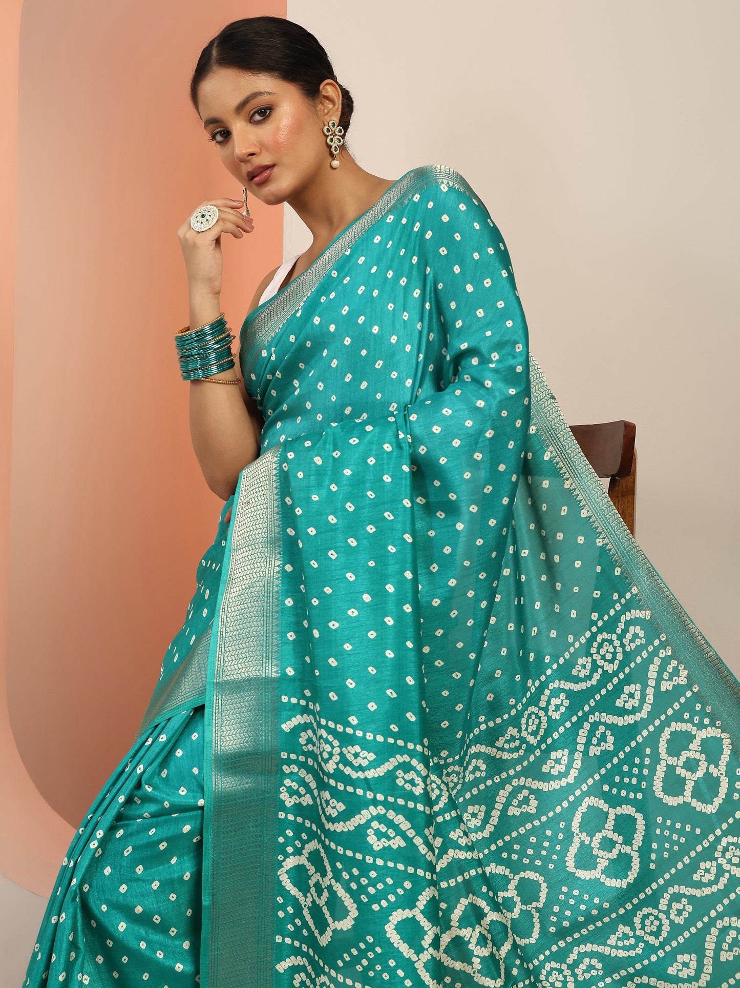 Turquoise Blue Printed Silk Blend Saree With Unstitched Blouse Piece
