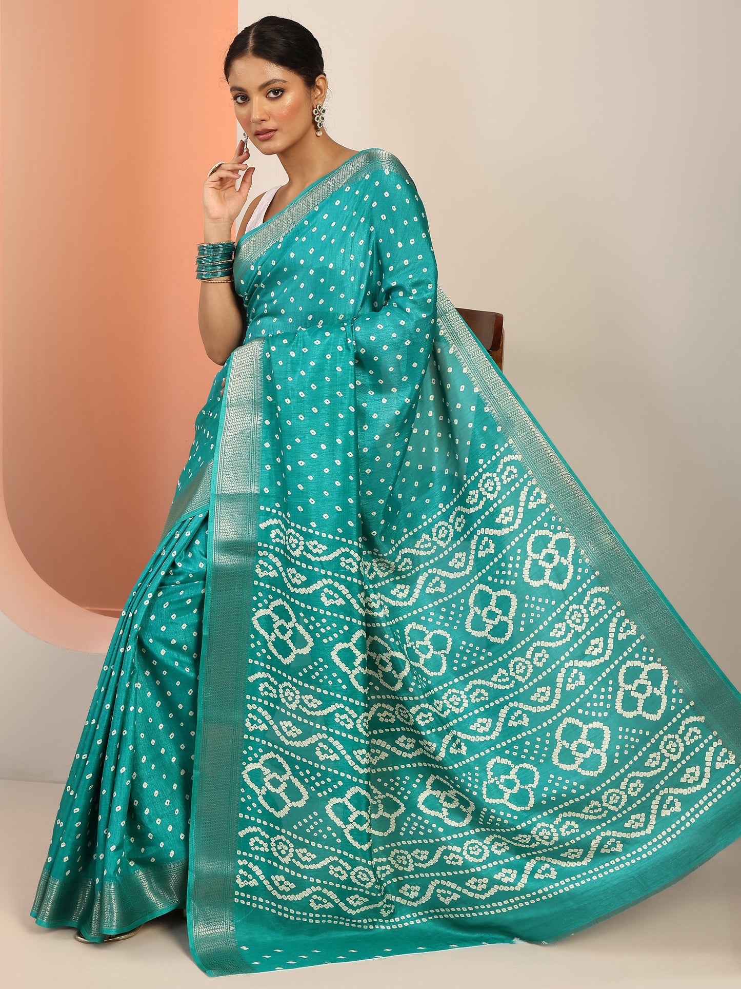 Turquoise Blue Printed Silk Blend Saree With Unstitched Blouse Piece