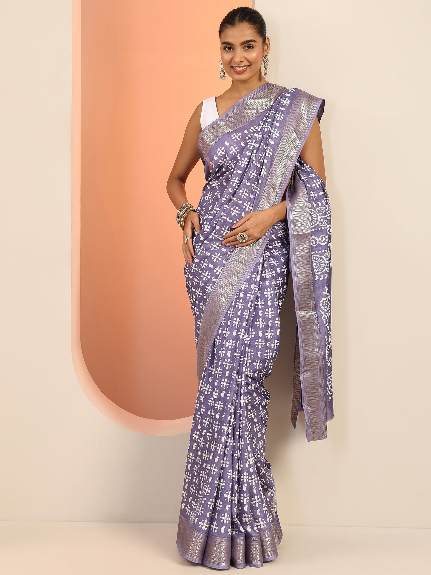 Lavender Printed Silk Blend Saree With Unstitched Blouse Piece