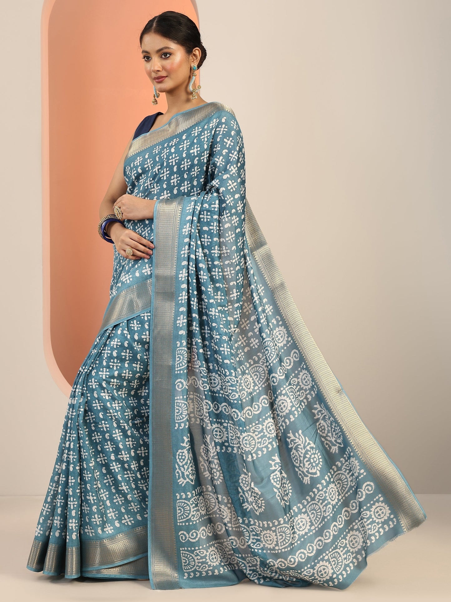 Blue Printed Silk Blend Saree With Unstitched Blouse Piece