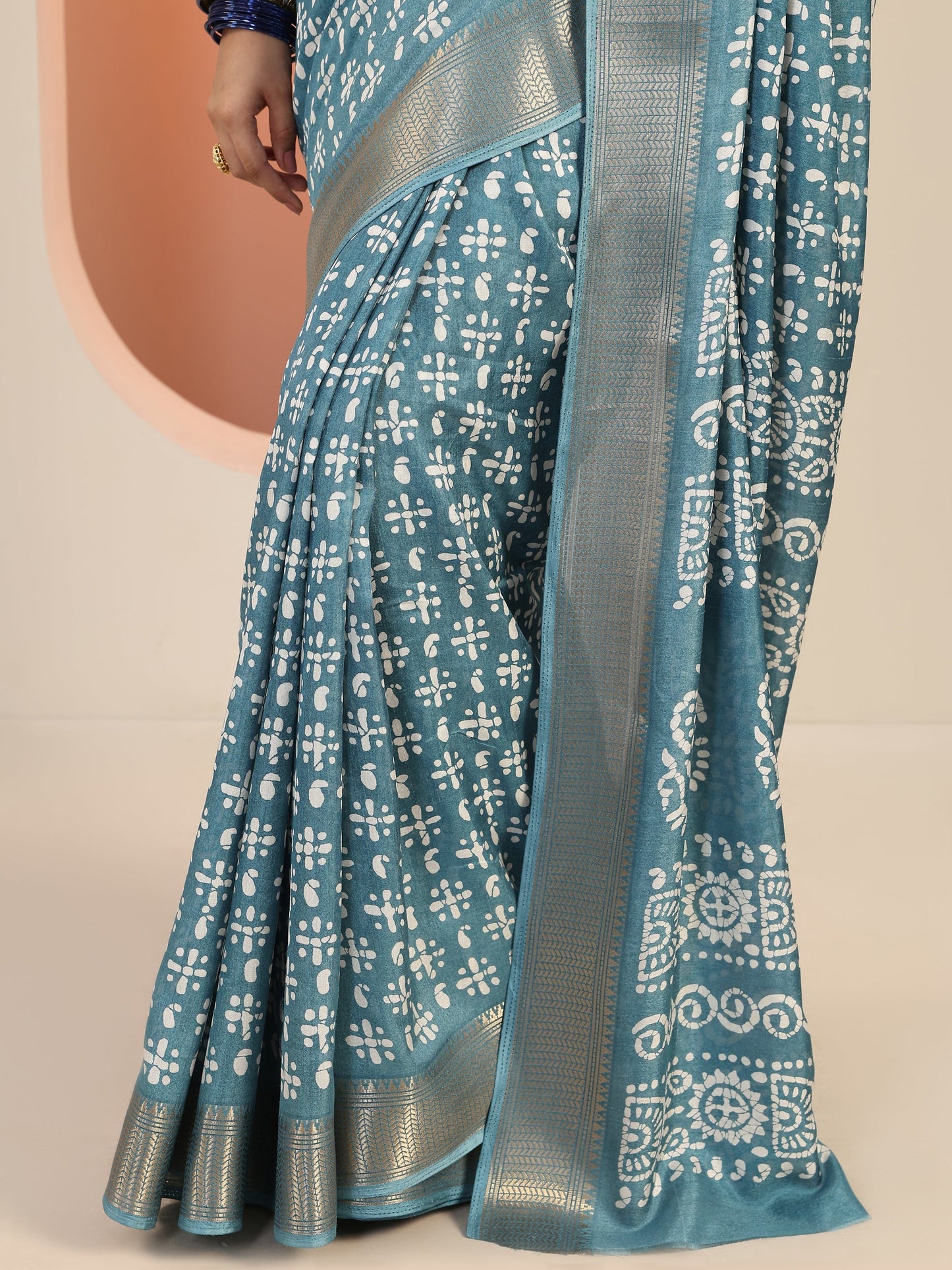 Blue Printed Silk Blend Saree With Unstitched Blouse Piece