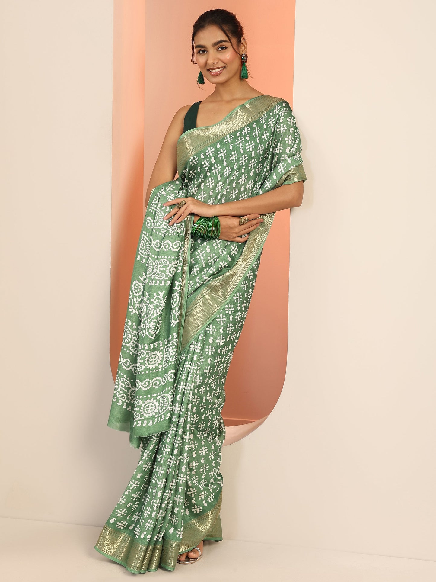 Green Printed Silk Blend Saree With Unstitched Blouse Piece