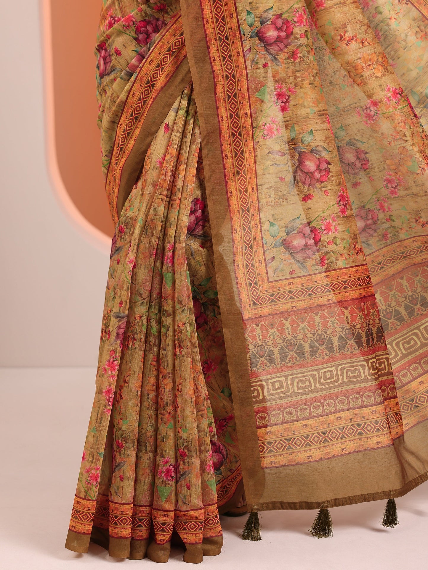 Mustard Printed Silk Blend Saree With Unstitched Blouse Piece