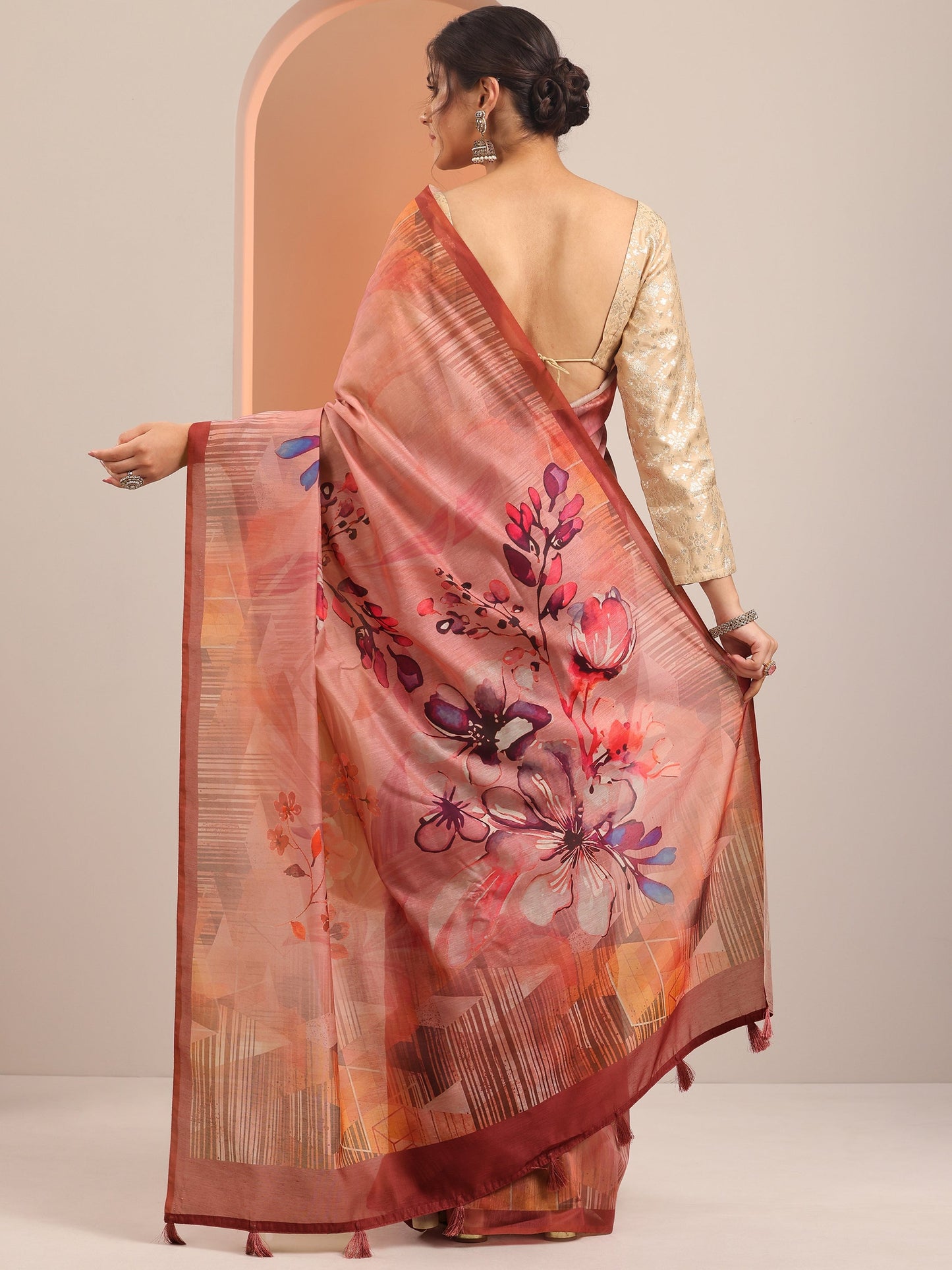 Peach Printed Silk Blend Saree With Unstitched Blouse Piece