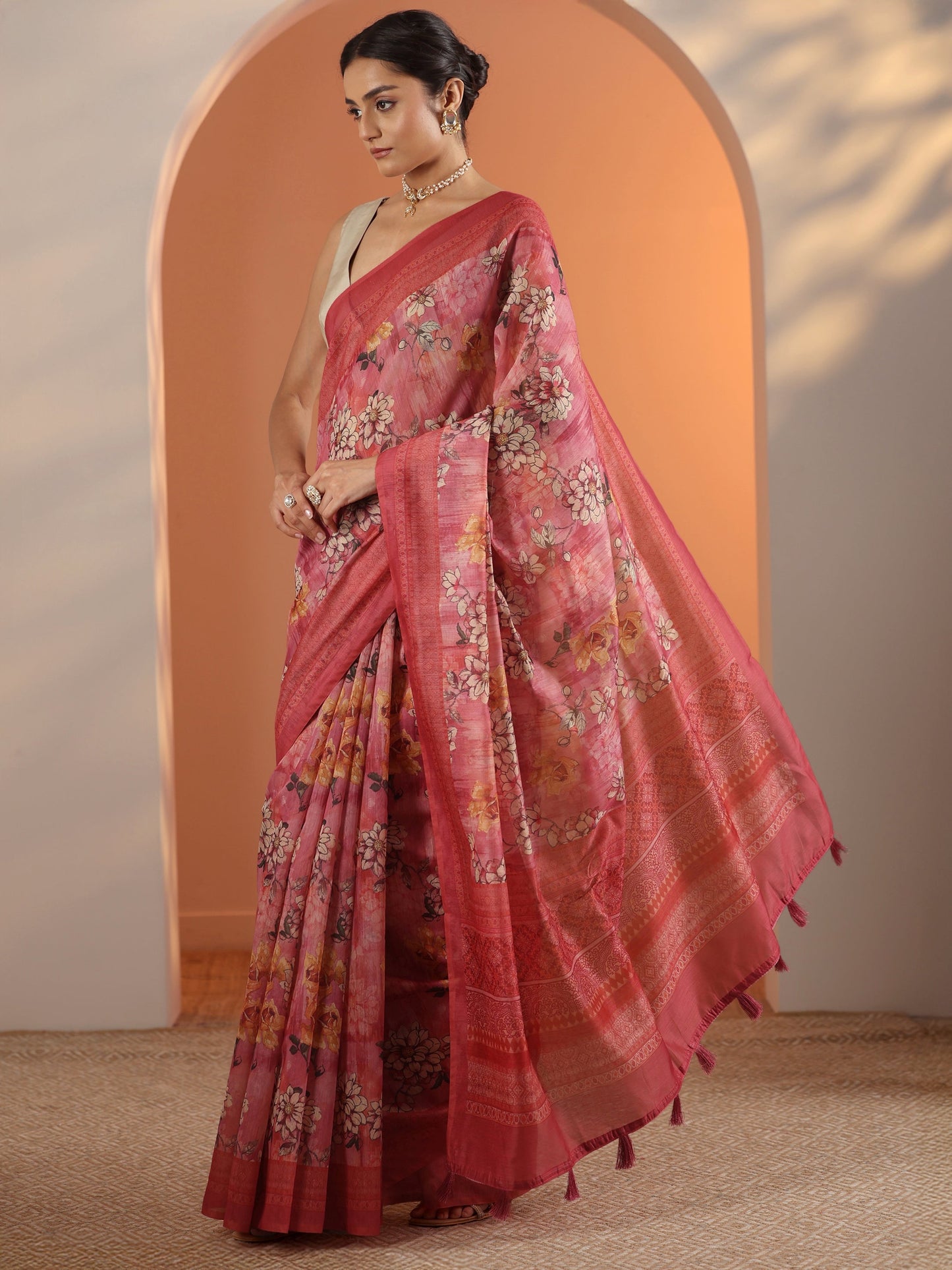 Pink Printed Silk Blend Saree With Unstitched Blouse Piece