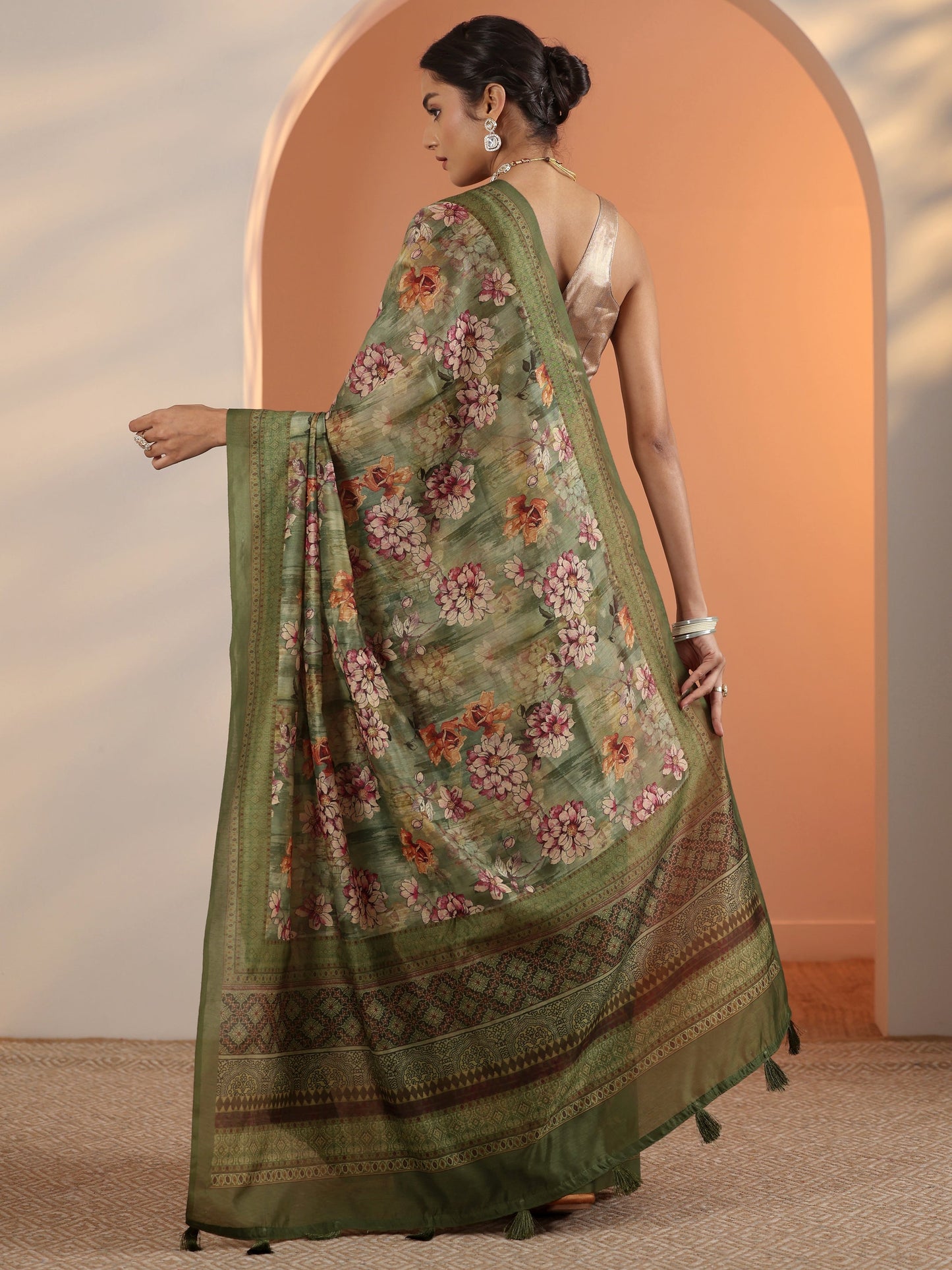 Green Printed Silk Blend Saree With Unstitched Blouse Piece