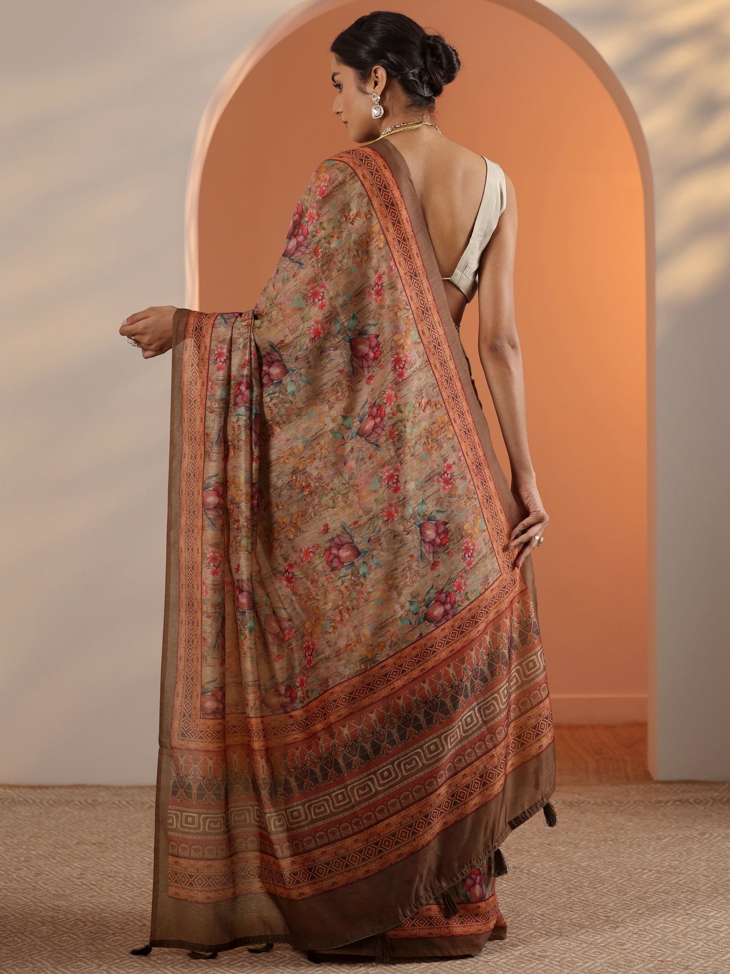 Rust Printed Silk Blend Saree With Unstitched Blouse Piece