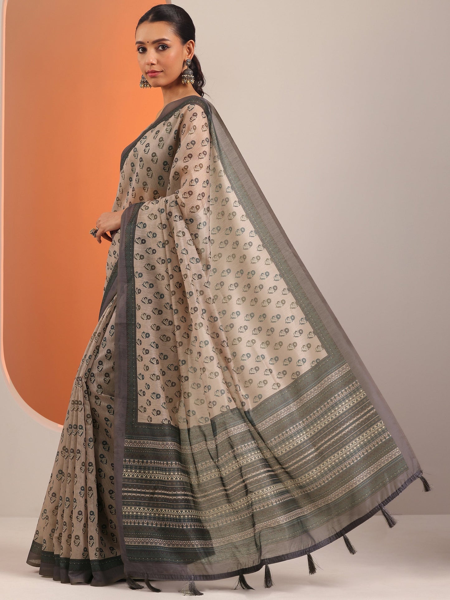 Taupe Printed Silk Blend Saree With Unstitched Blouse Piece