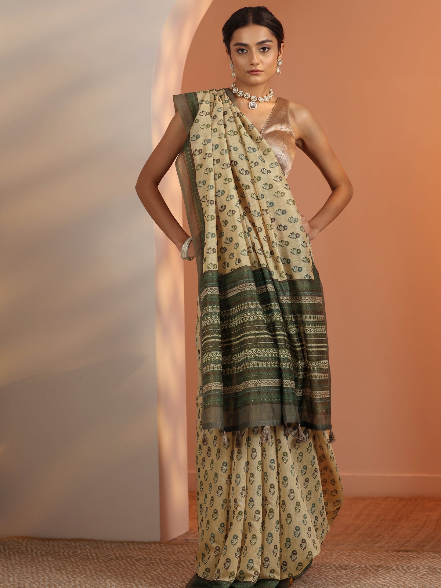 Beige Printed Silk Blend Saree With Unstitched Blouse Piece