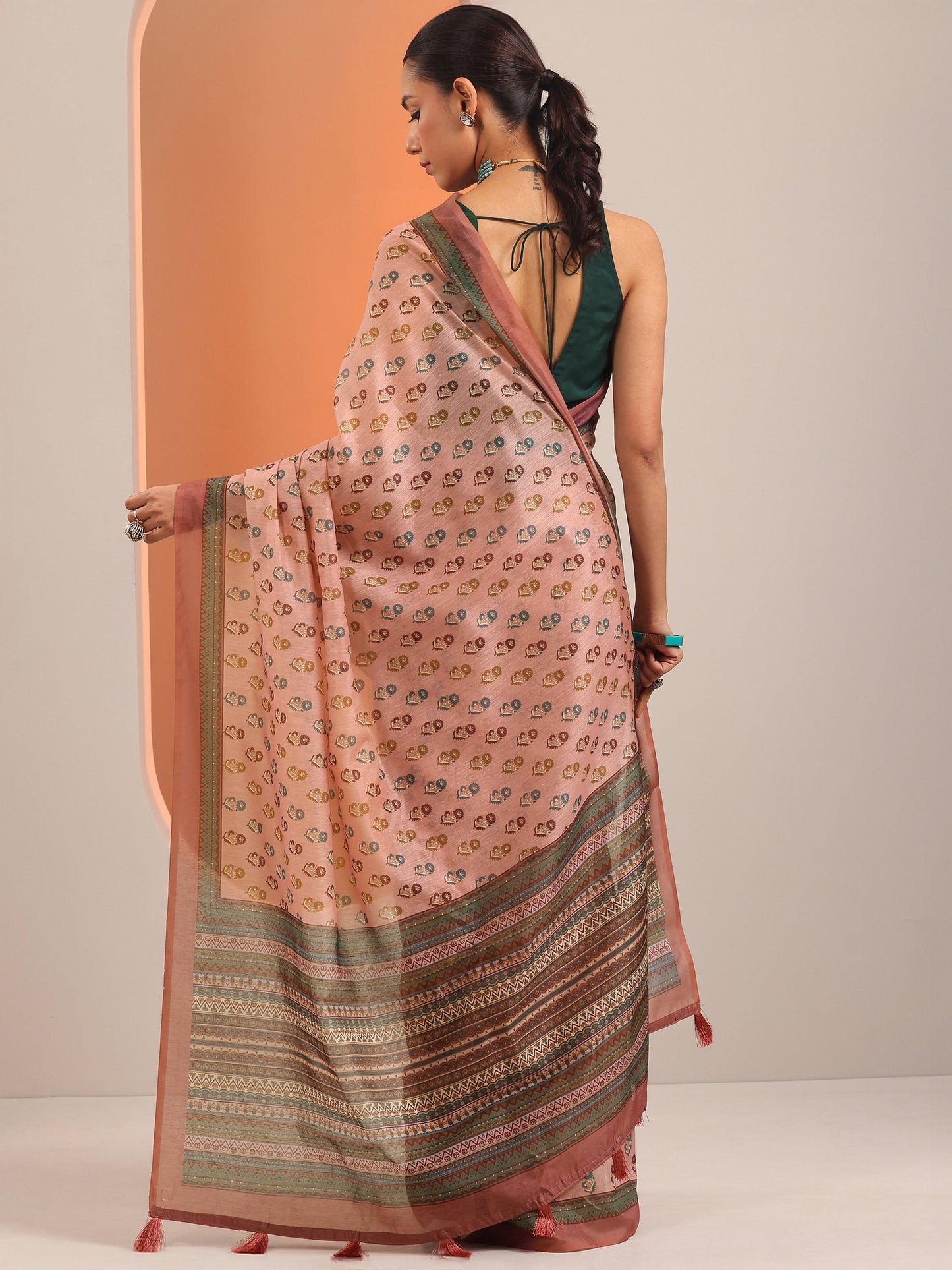 Peach Printed Silk Blend Saree With Unstitched Blouse Piece