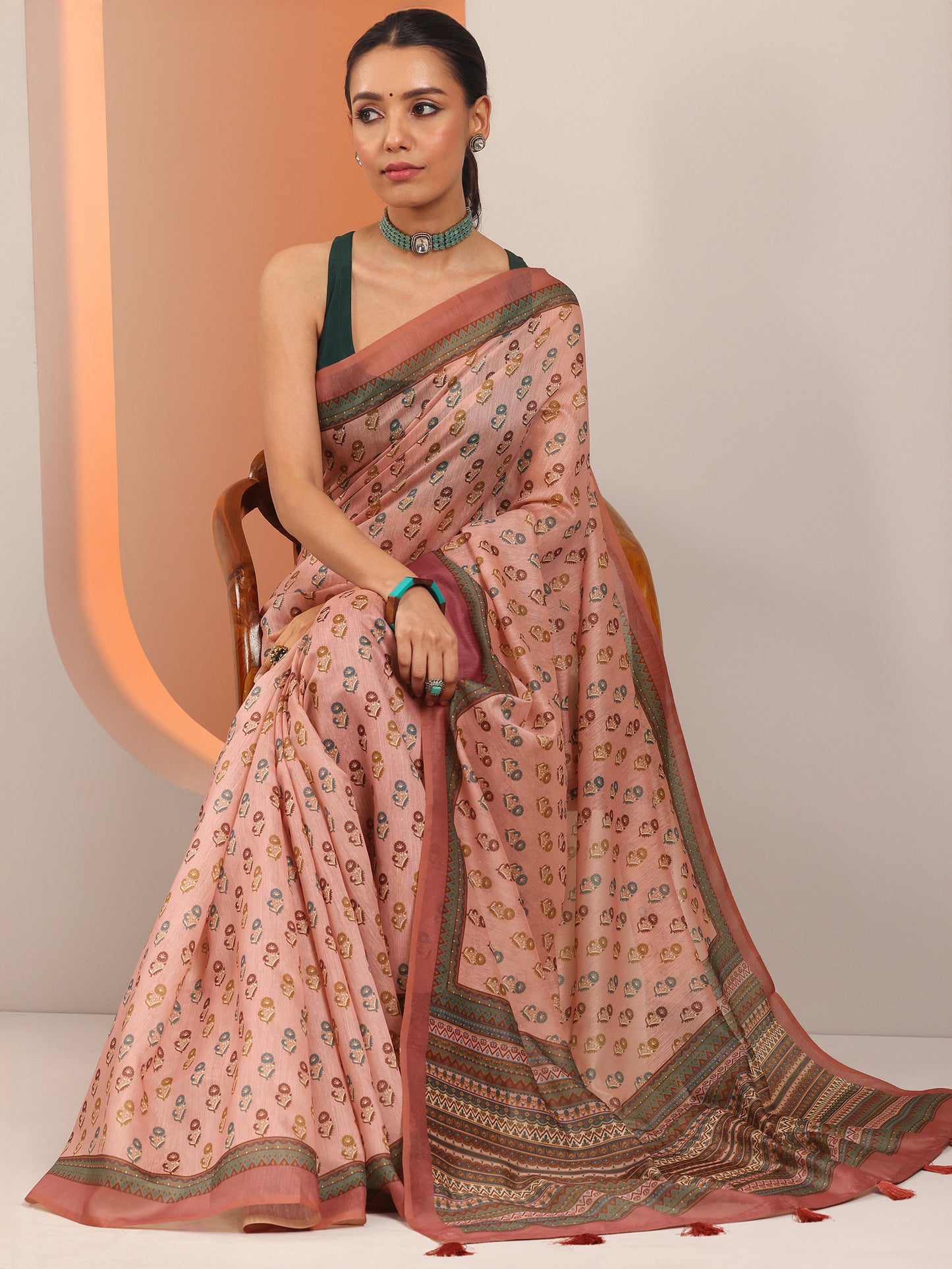 Peach Printed Silk Blend Saree With Unstitched Blouse Piece