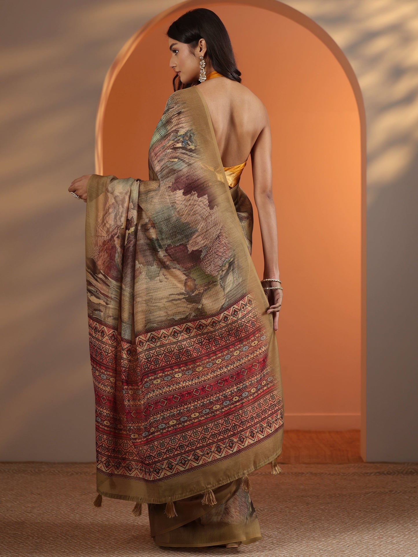 Tan Printed Silk Blend Saree With Unstitched Blouse Piece