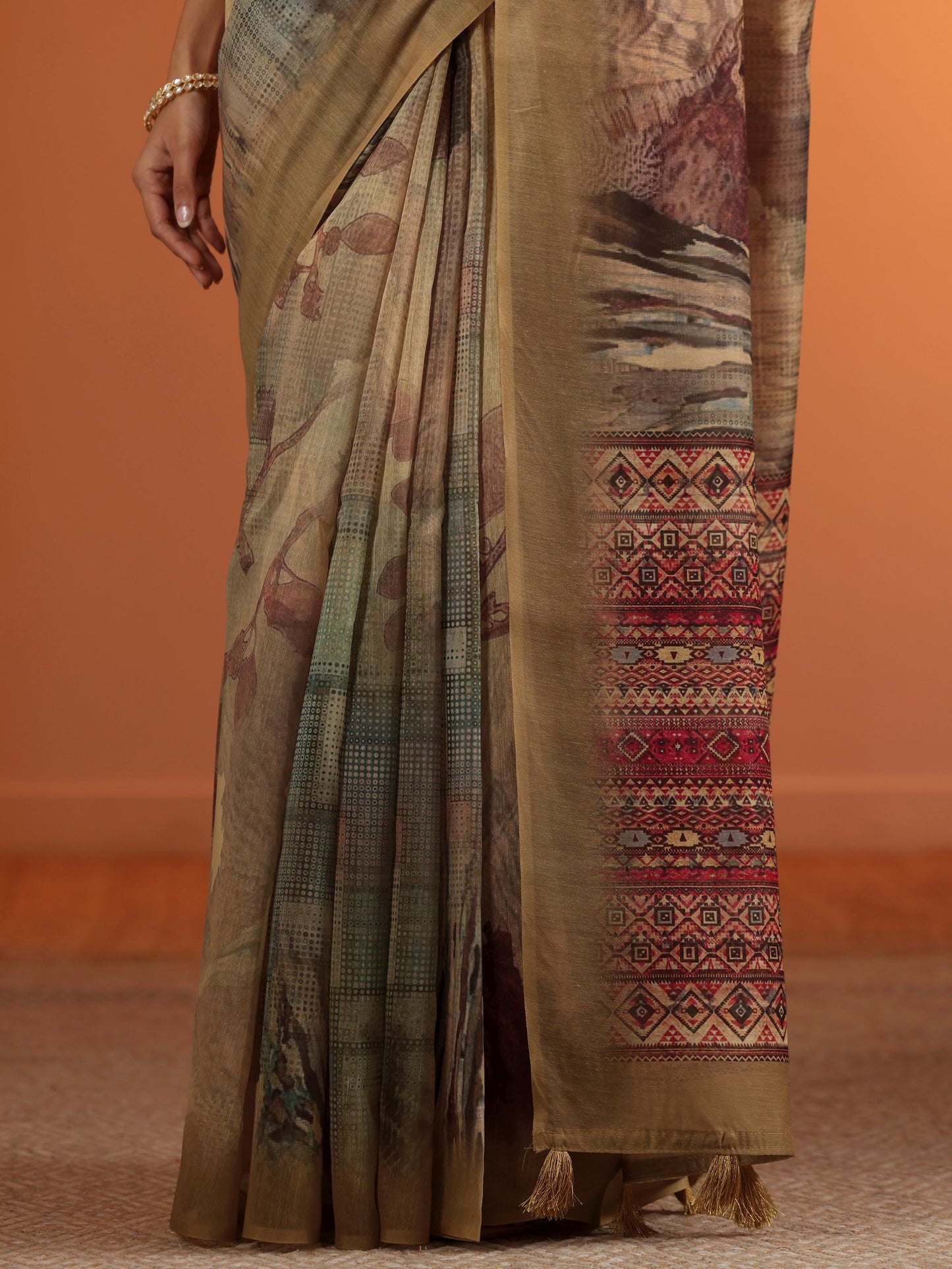 Tan Printed Silk Blend Saree With Unstitched Blouse Piece