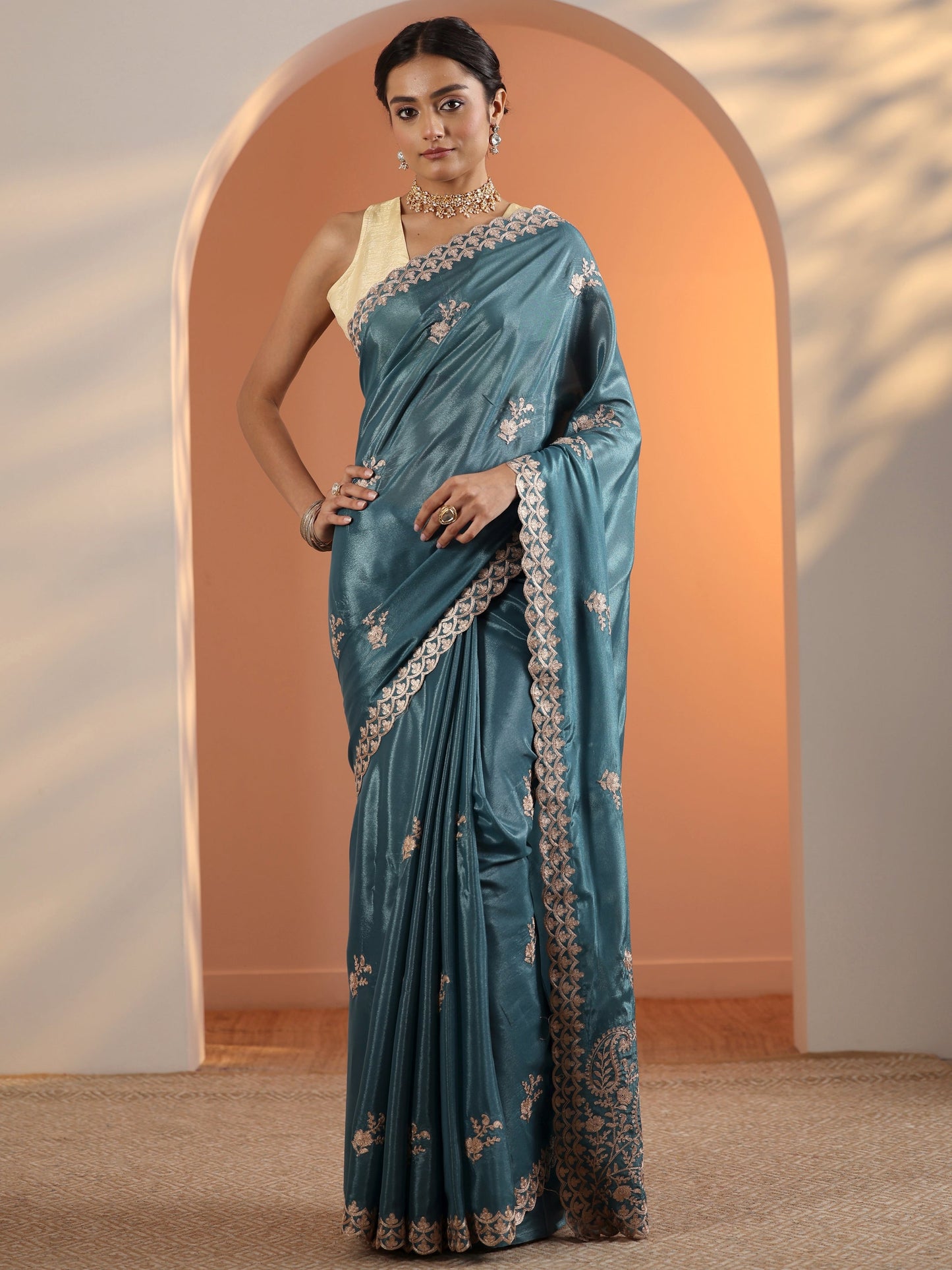 Blue Embroidered Silk Blend Saree With Unstitched Blouse Piece