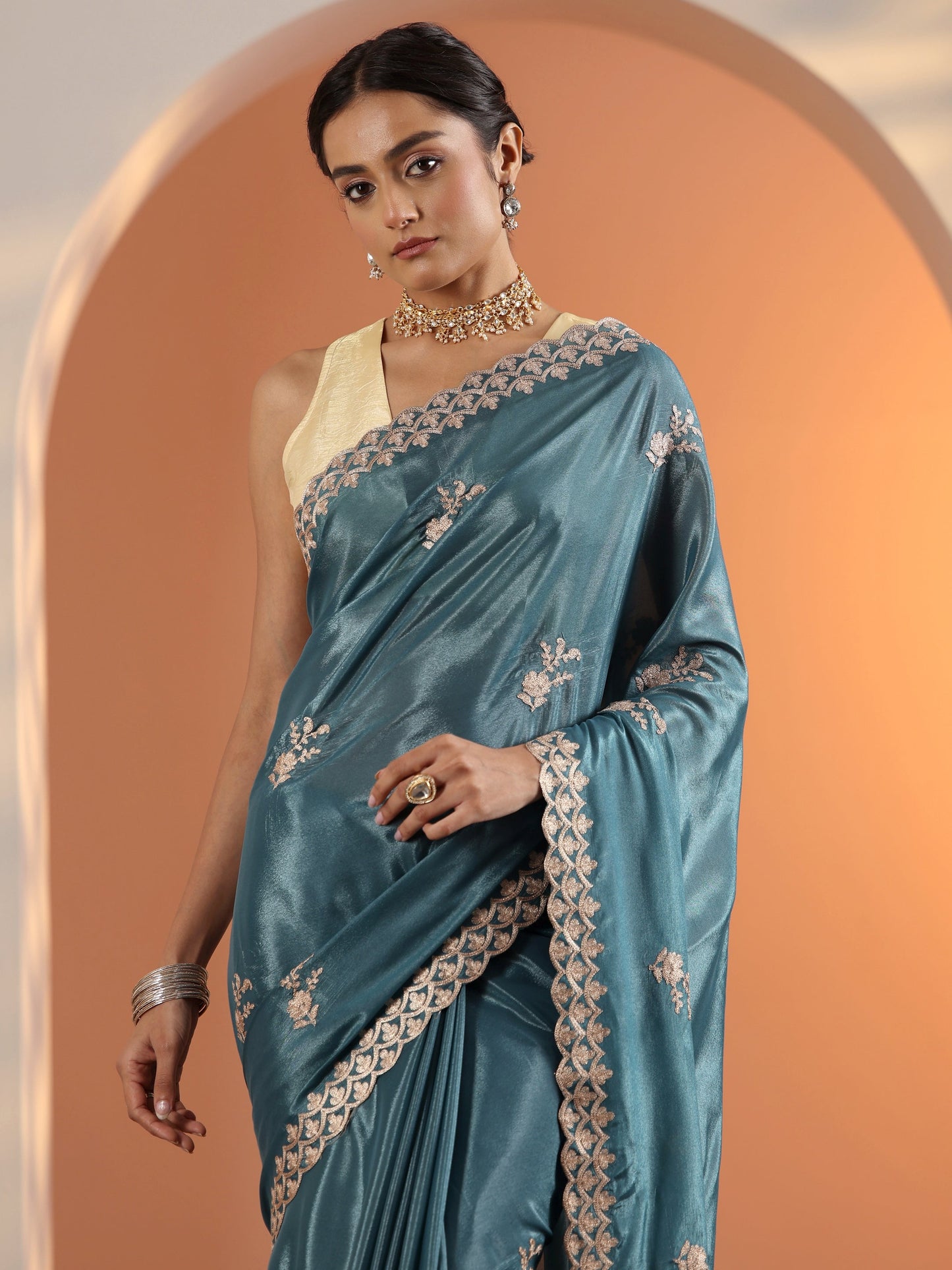 Blue Embroidered Silk Blend Saree With Unstitched Blouse Piece