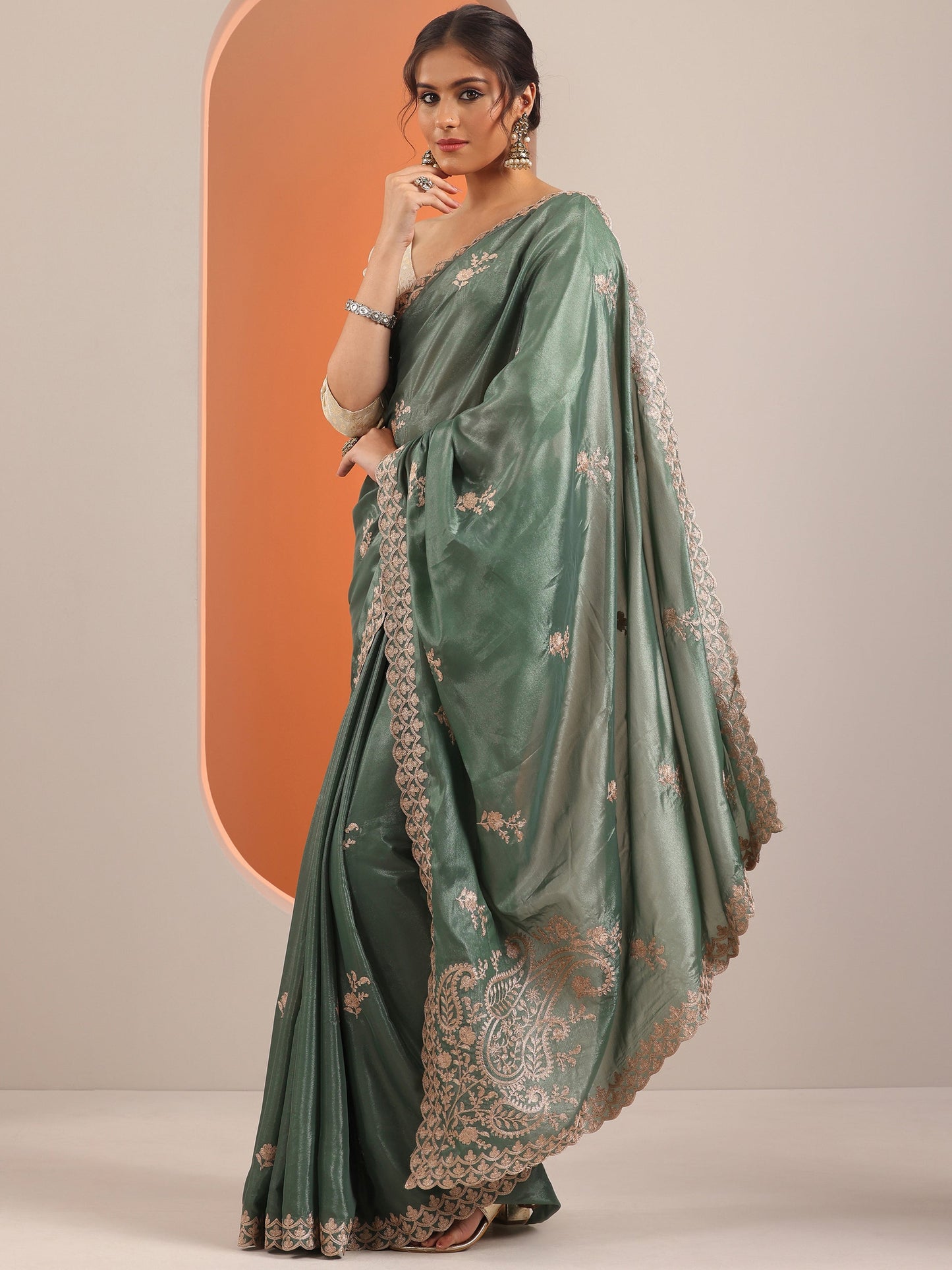 Green Embellished Silk Blend Saree With Unstitched Blouse Piece