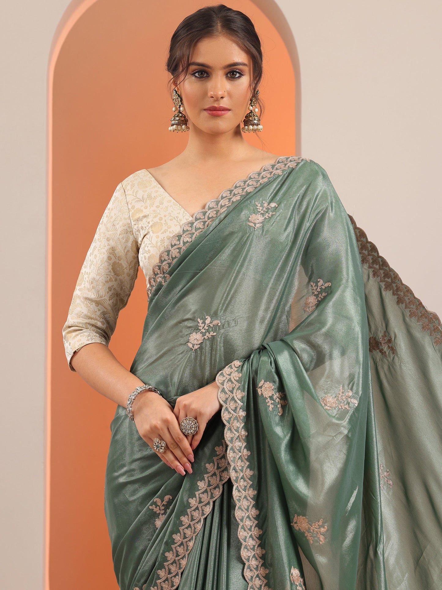 Green Embellished Silk Blend Saree With Unstitched Blouse Piece