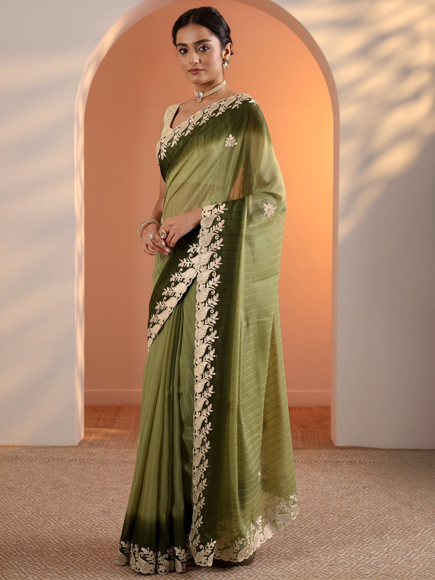 Green Embellished Silk Blend Saree With Unstitched Blouse Piece