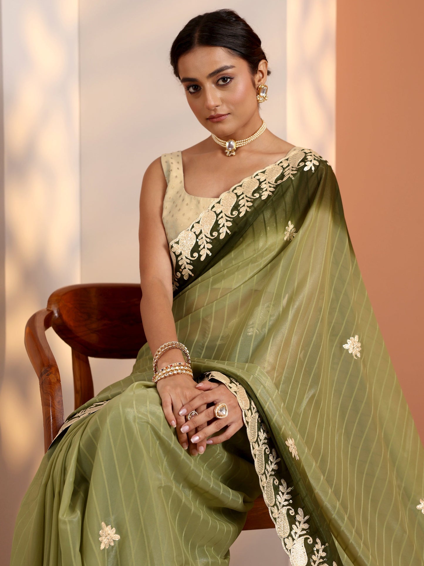 Green Embellished Silk Blend Saree With Unstitched Blouse Piece