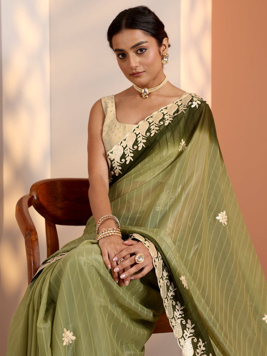 Green Embellished Silk Blend Saree With Unstitched Blouse Piece
