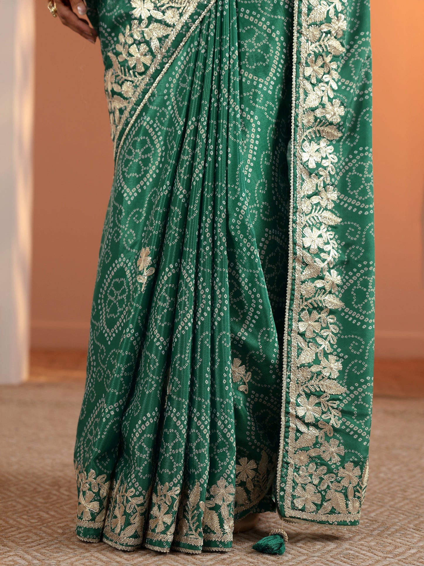 Green Bandhani Printed Chinon Saree With Unstitched Blouse Piece
