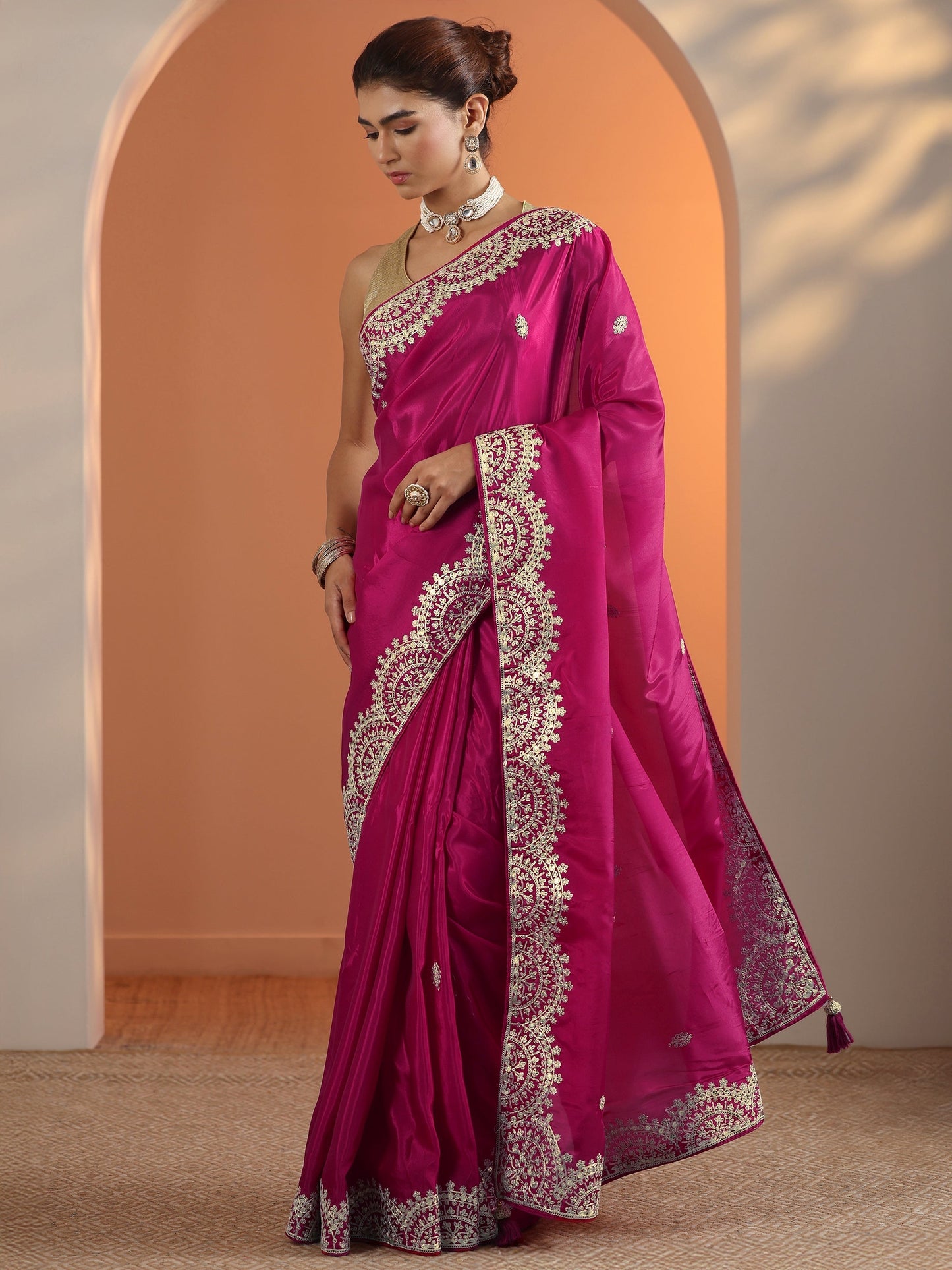 Pink Embellished Crepe Saree With Unstitched Blouse Piece