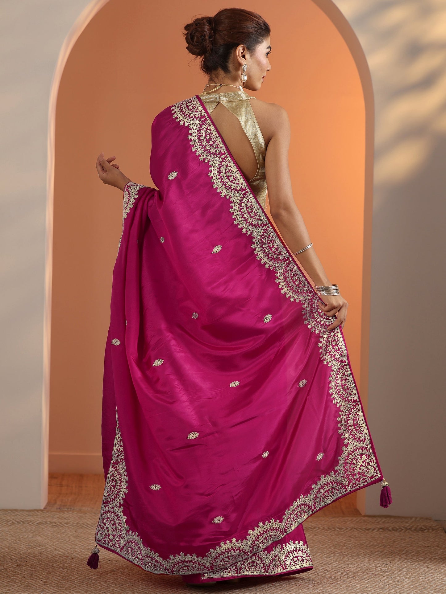 Pink Embellished Crepe Saree With Unstitched Blouse Piece