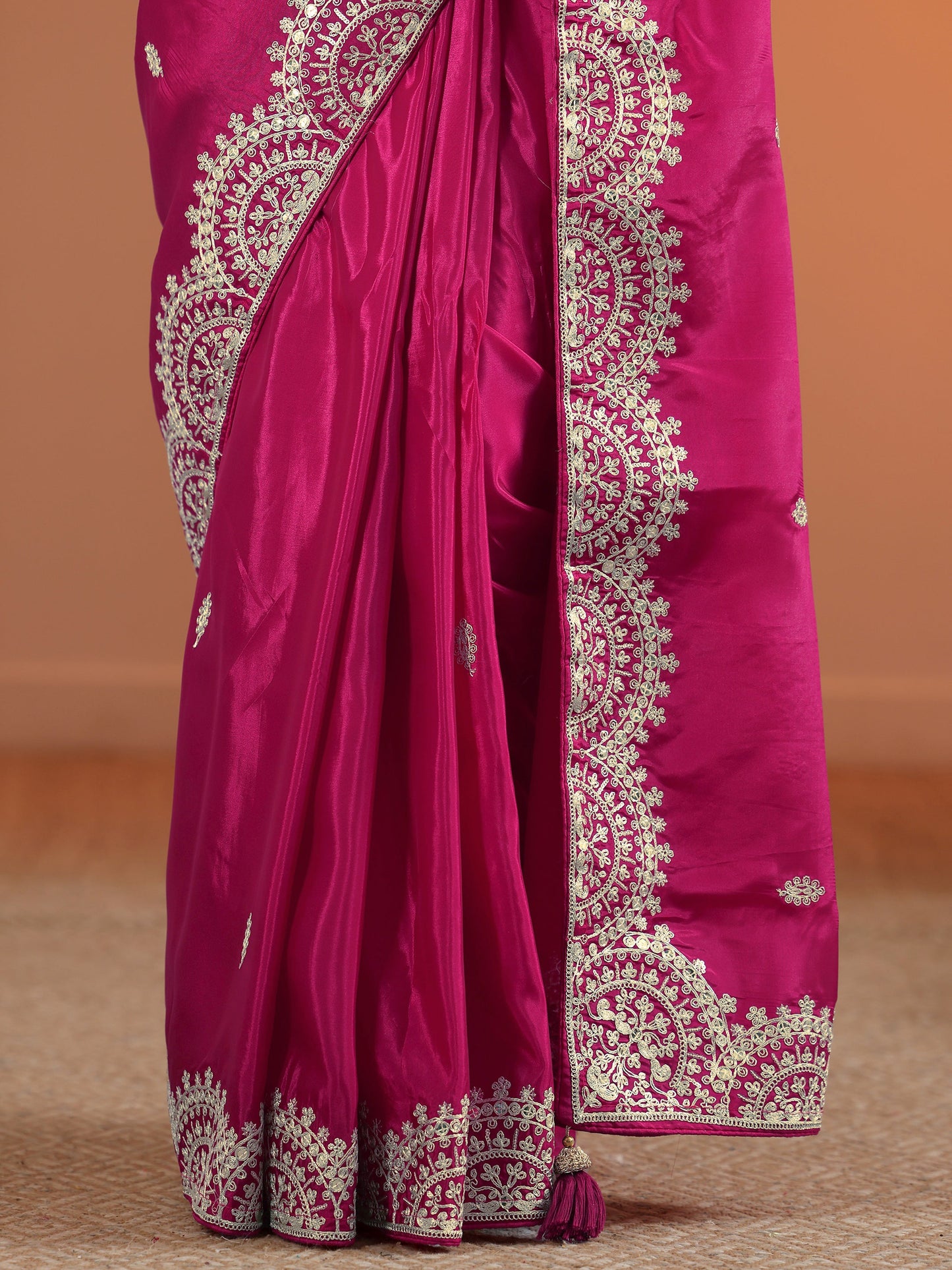 Pink Embellished Crepe Saree With Unstitched Blouse Piece