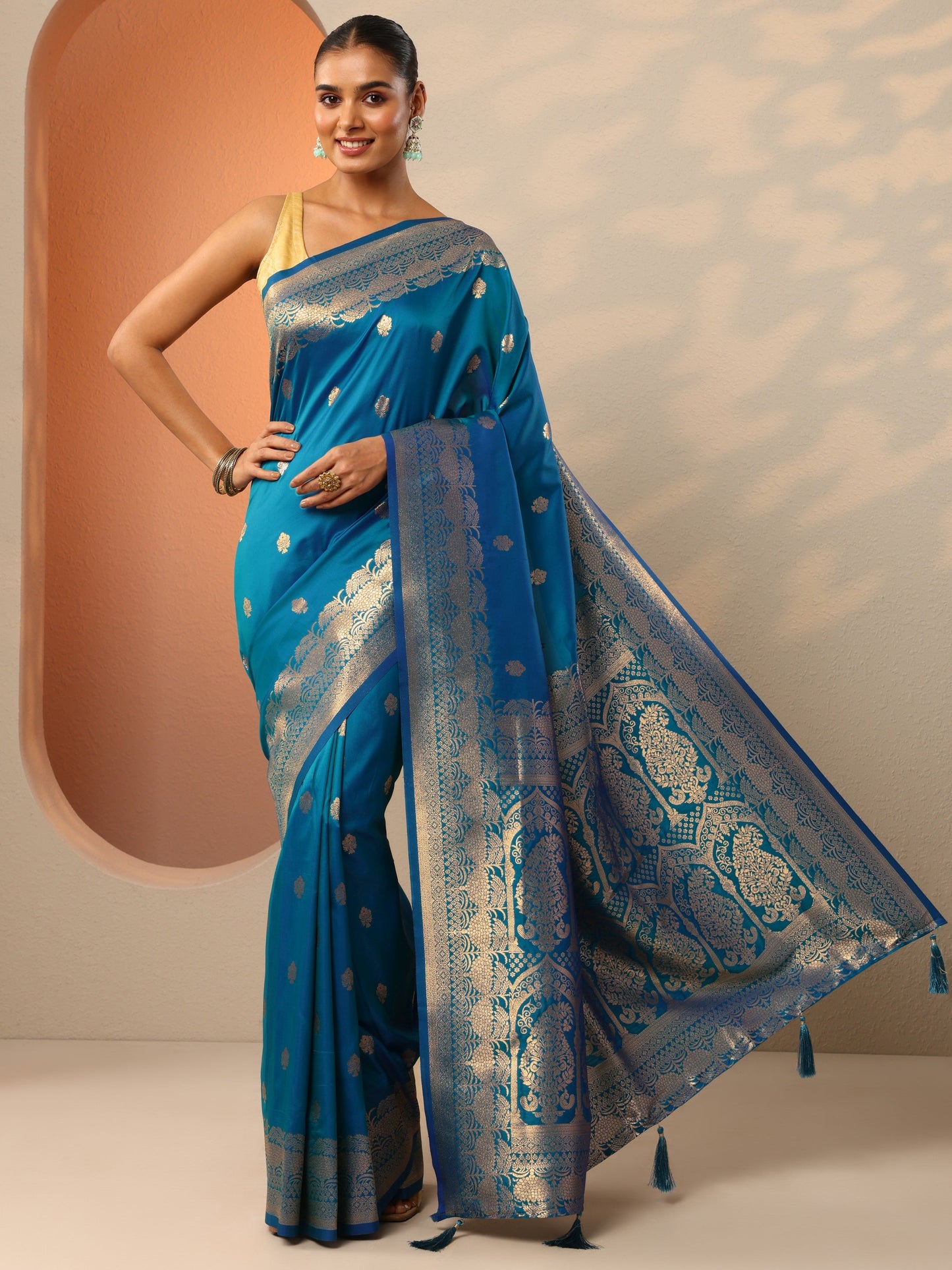Blue Woven Design Banarasi Silk Blend Saree With Unstitched Blouse Piece