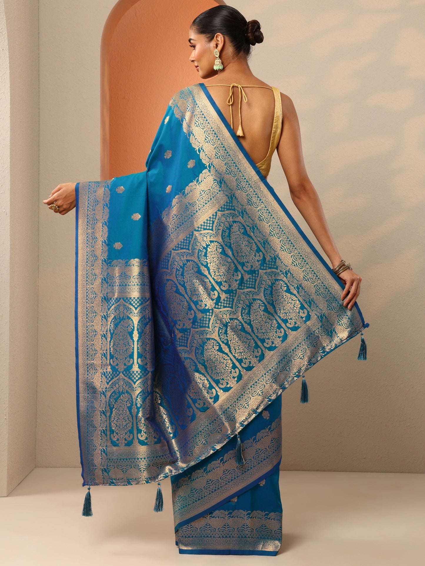 Blue Woven Design Banarasi Silk Blend Saree With Unstitched Blouse Piece